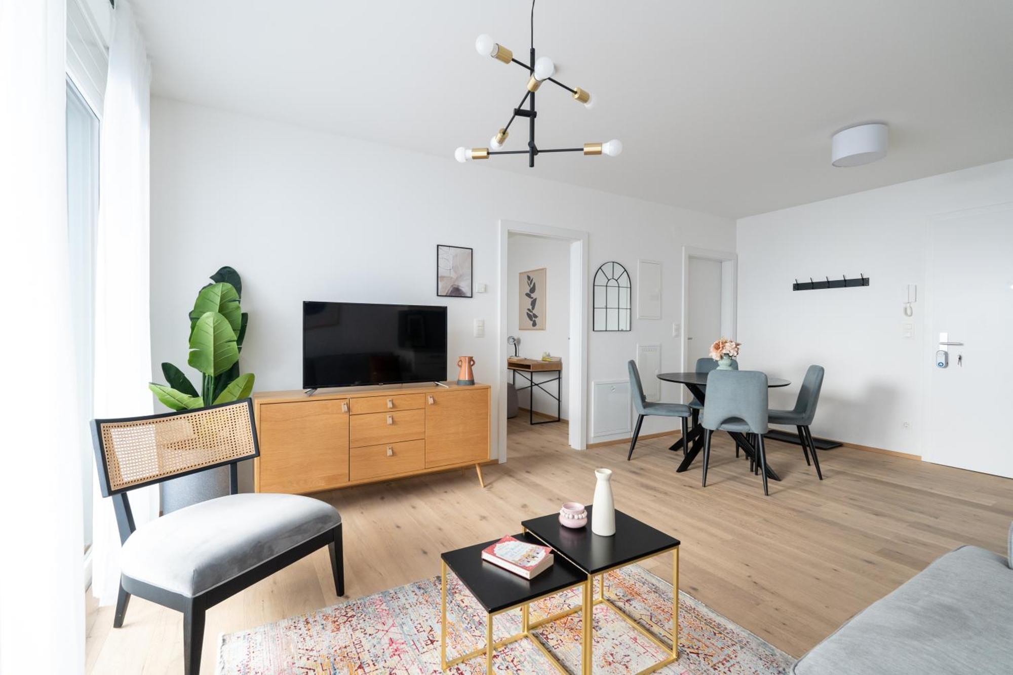 Elegant 1br Balcony Oasis By Hm *