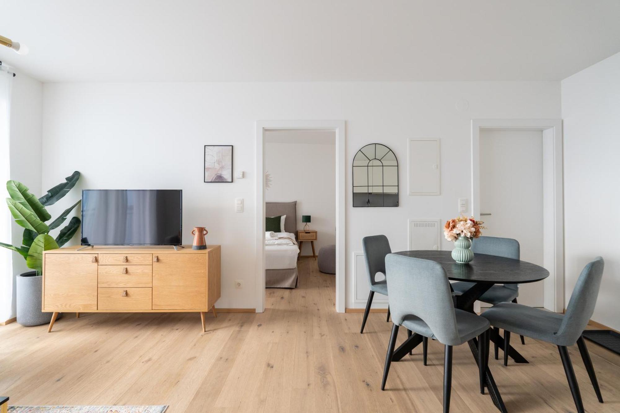 Elegant 1br Balcony Oasis By Hm Apartment