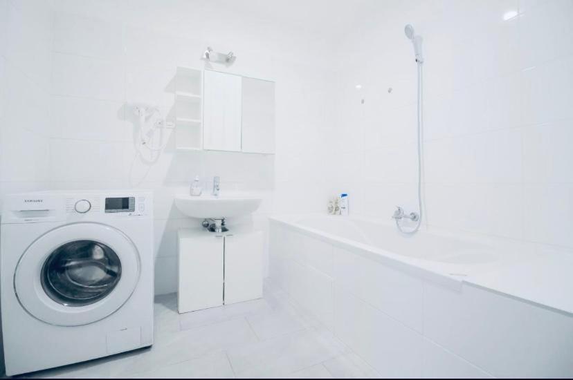 Central 4br Shared With Terrace 10-min Walk To Augarten Wien