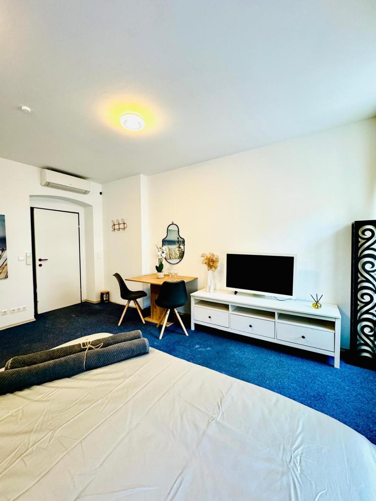 Bright Stay, 7br Shared Only 13min To Belvedere Palace Apartment *