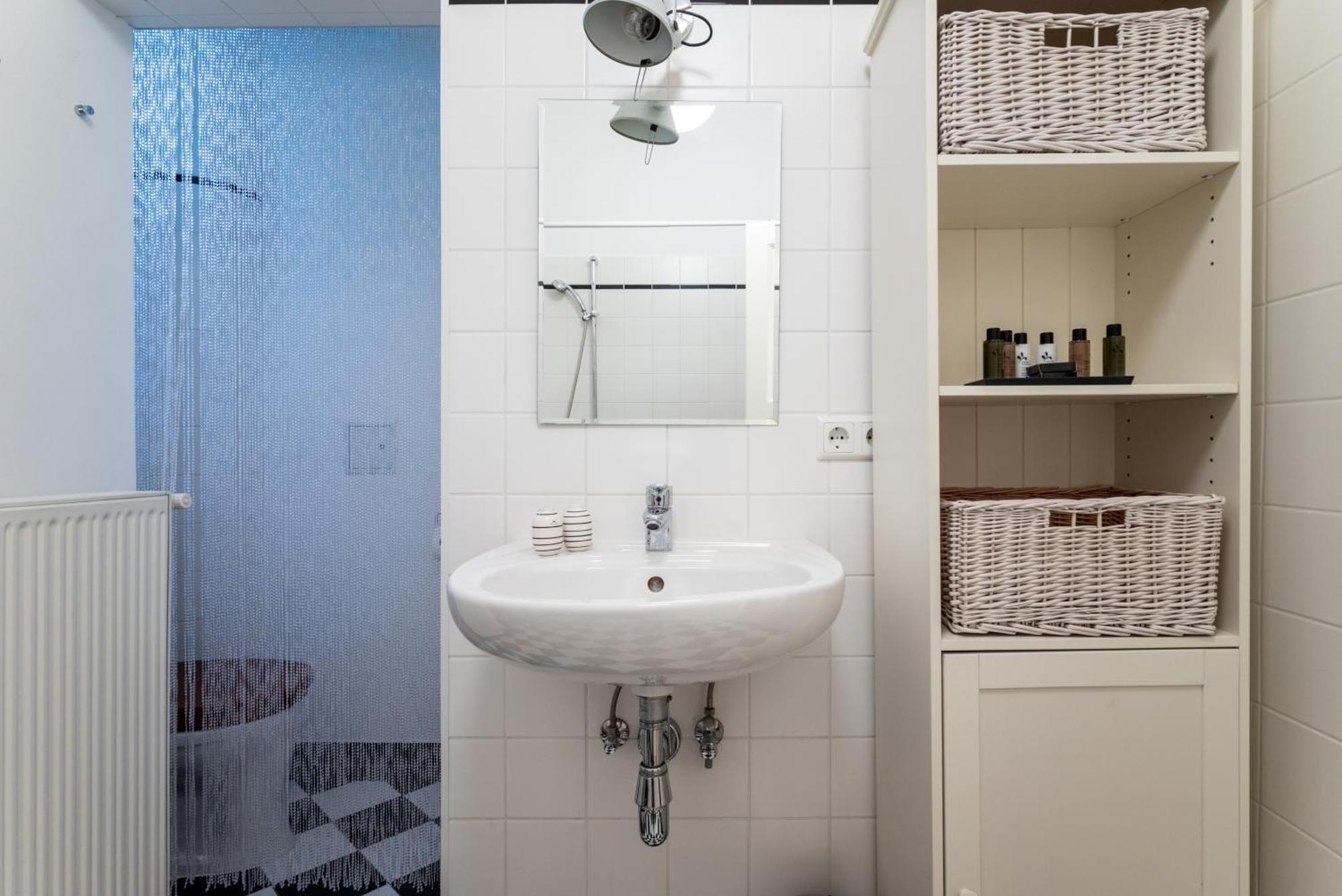 Unique 1br Oasis Near Subway By Hm *