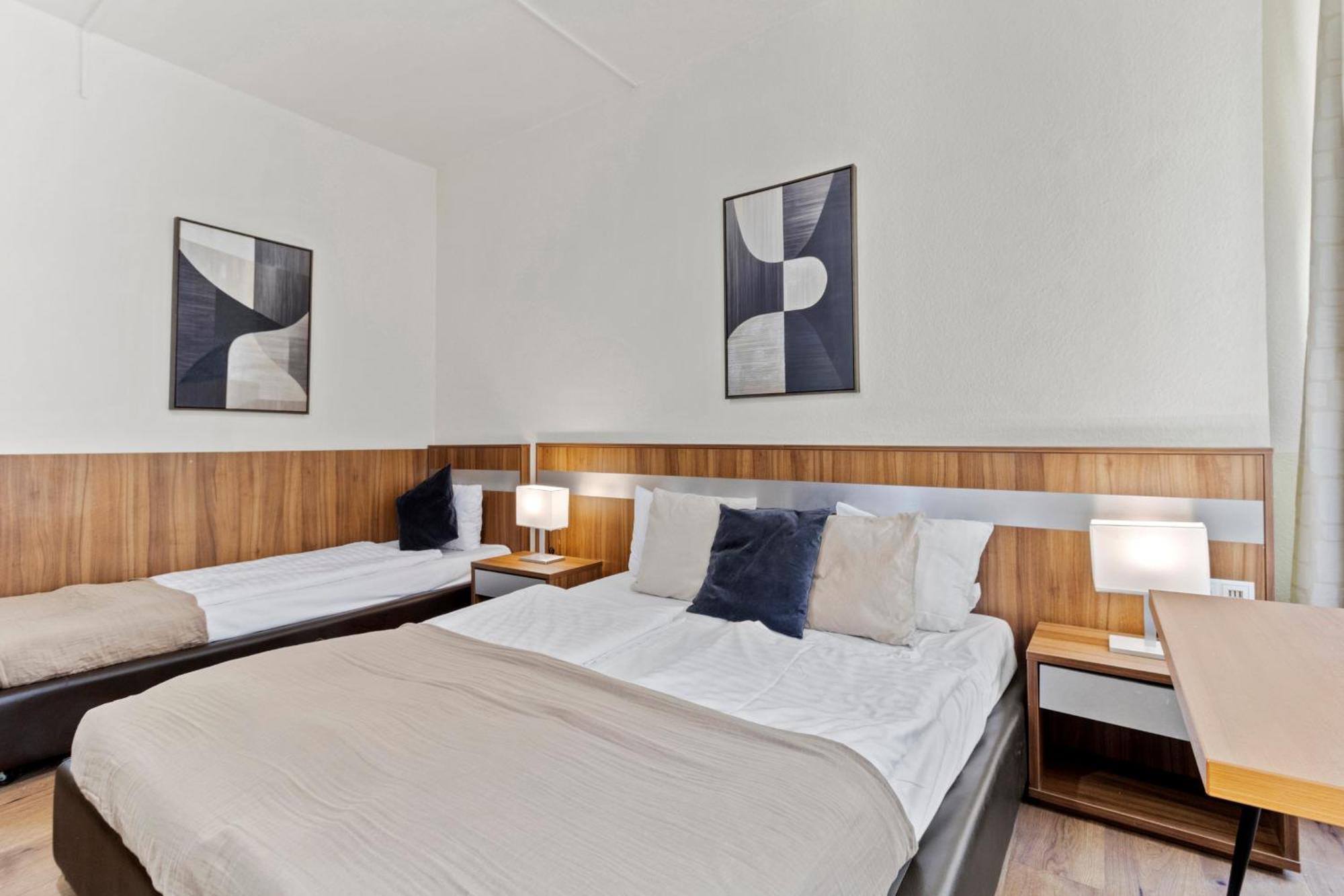 Paid Parking I Calm Location I 10 Minutes To S-bahn Apartment