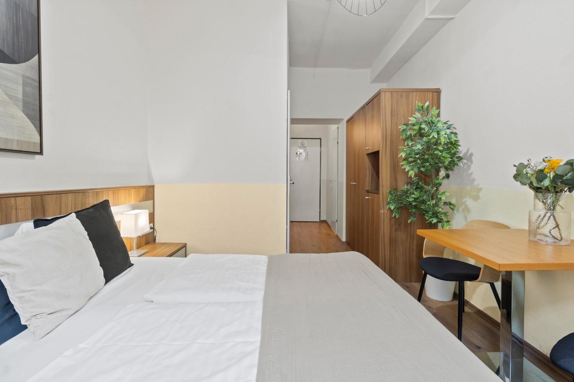 Apartment Paid Parking I Calm Location I 10 Minutes To S-bahn *