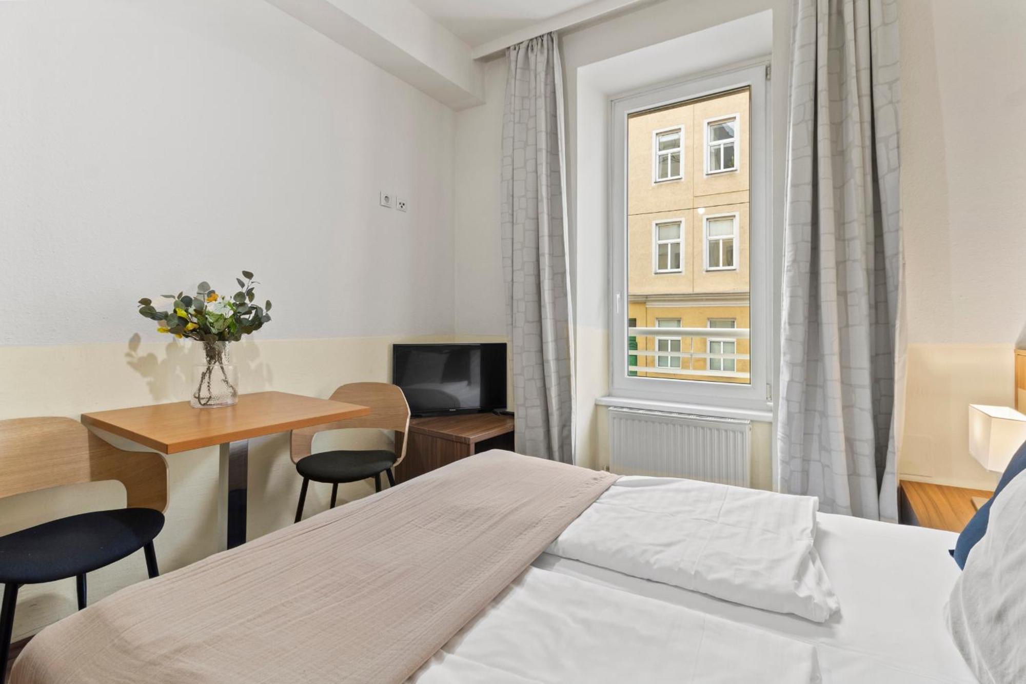 Paid Parking I Calm Location I 10 Minutes To S-bahn * Vienna