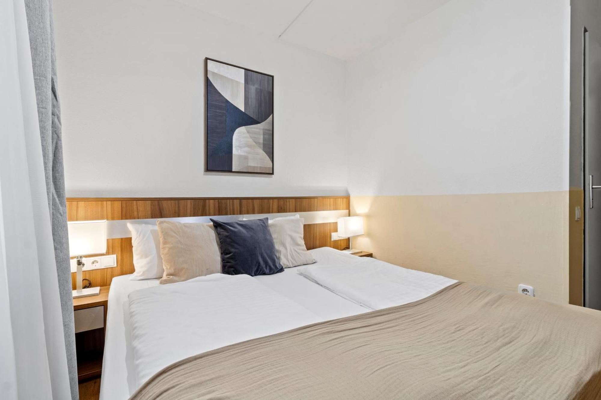 Paid Parking I Calm Location I 10 Minutes To S-bahn Apartment