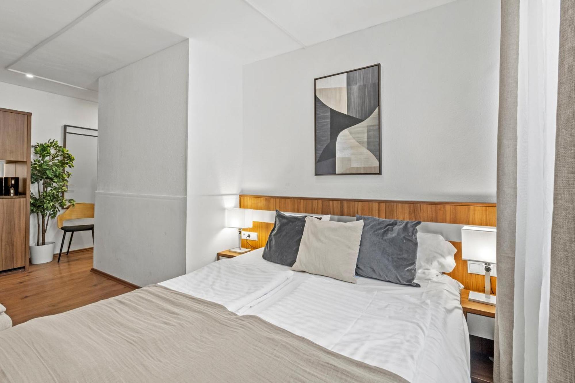 Apartment Paid Parking I Calm Location I 10 Minutes To S-bahn
