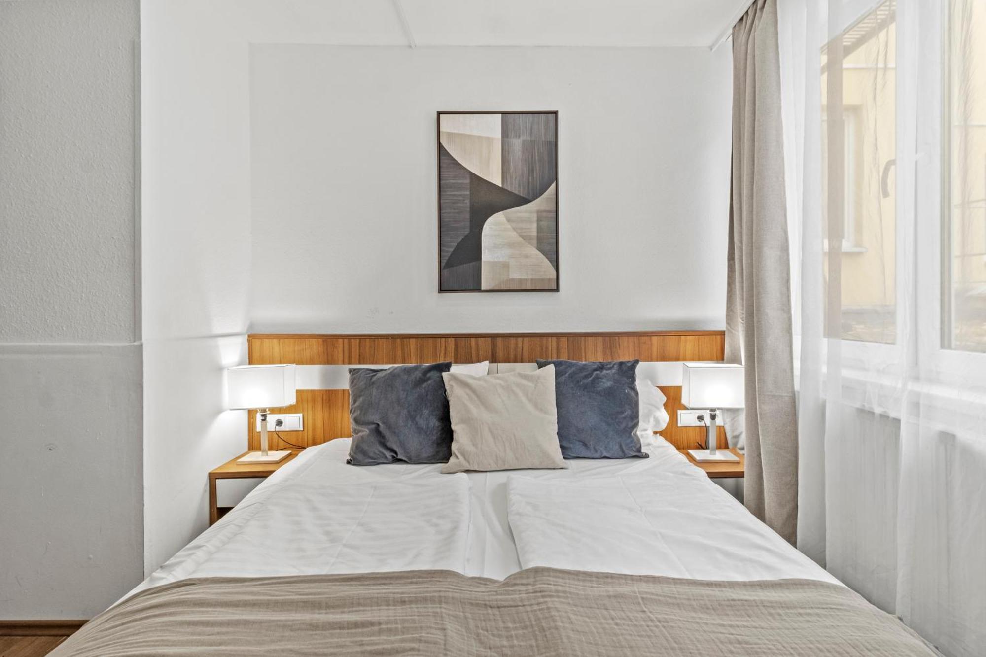 Apartment Paid Parking I Calm Location I 10 Minutes To S-bahn