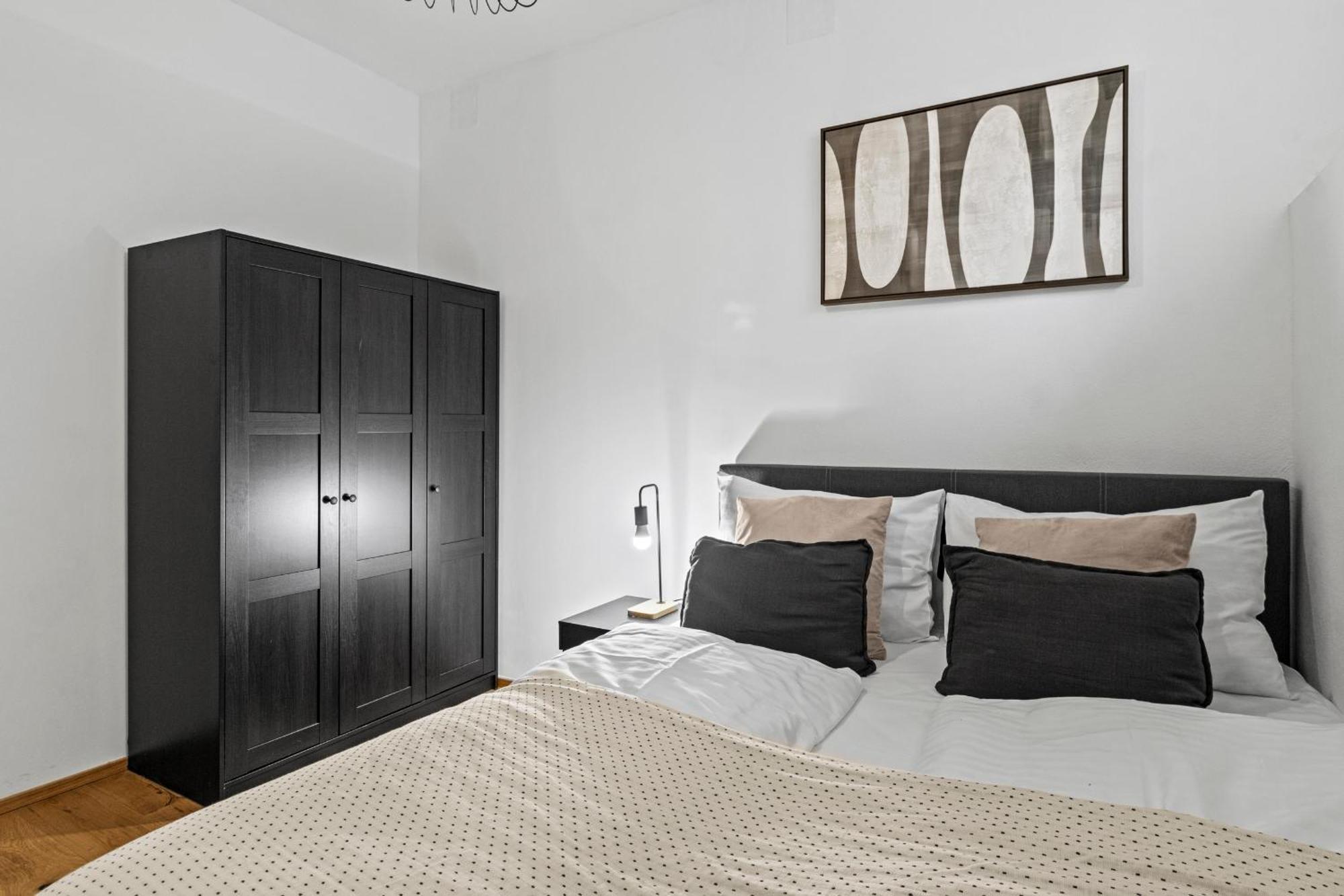Paid Parking I Calm Location I 10 Minutes To S-bahn Apartment *