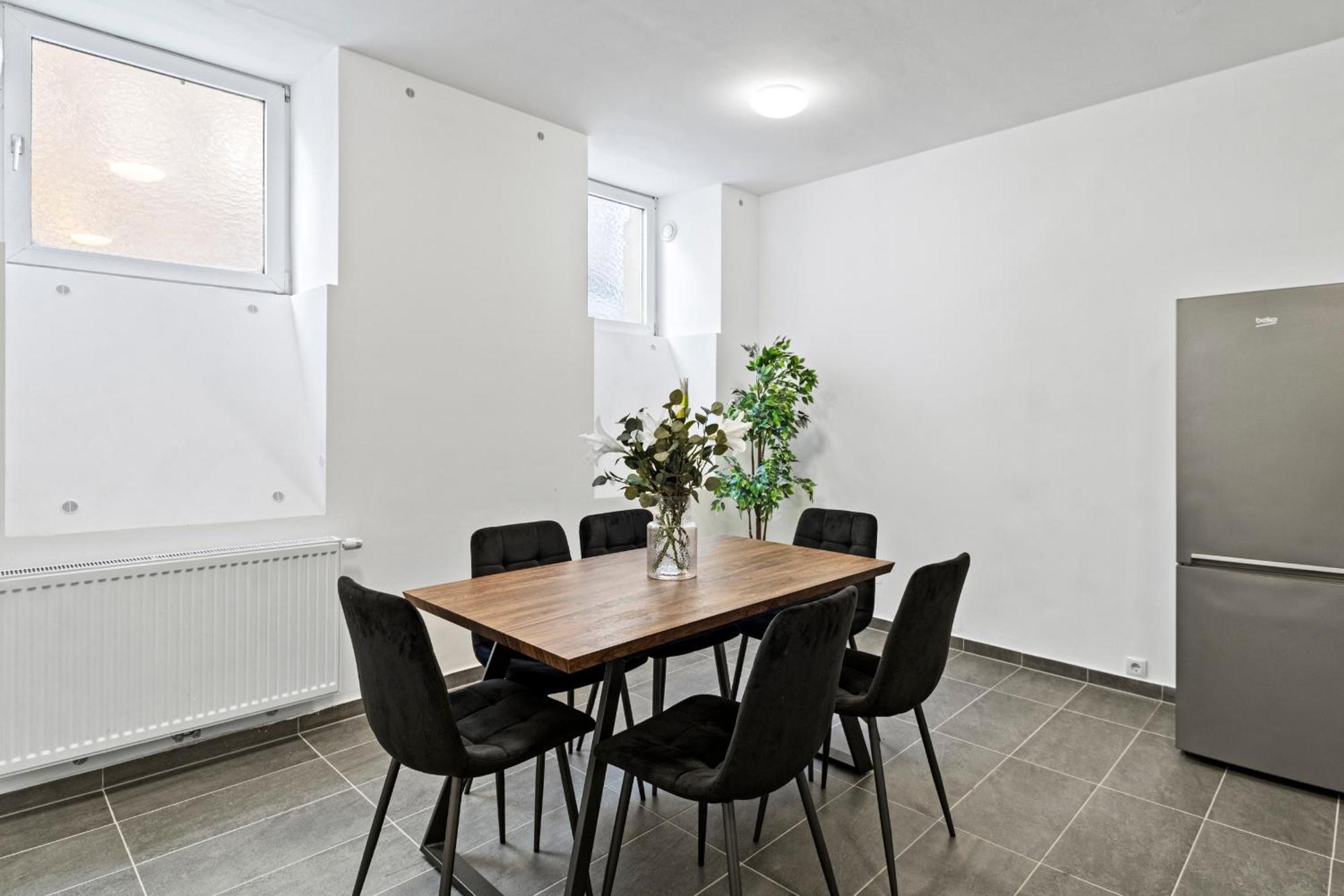 Apartment Paid Parking I Calm Location I 10 Minutes To S-bahn *
