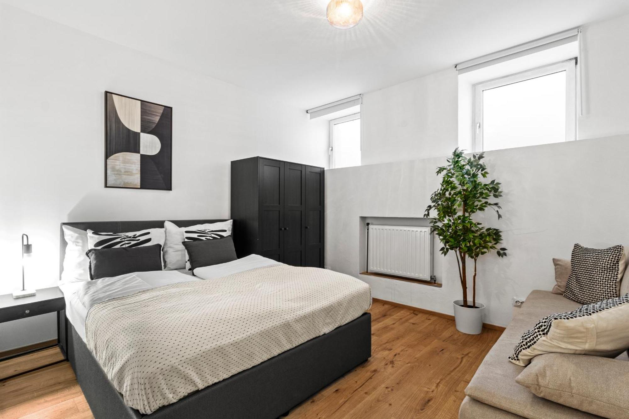 Paid Parking I Calm Location I 10 Minutes To S-bahn Apartment *