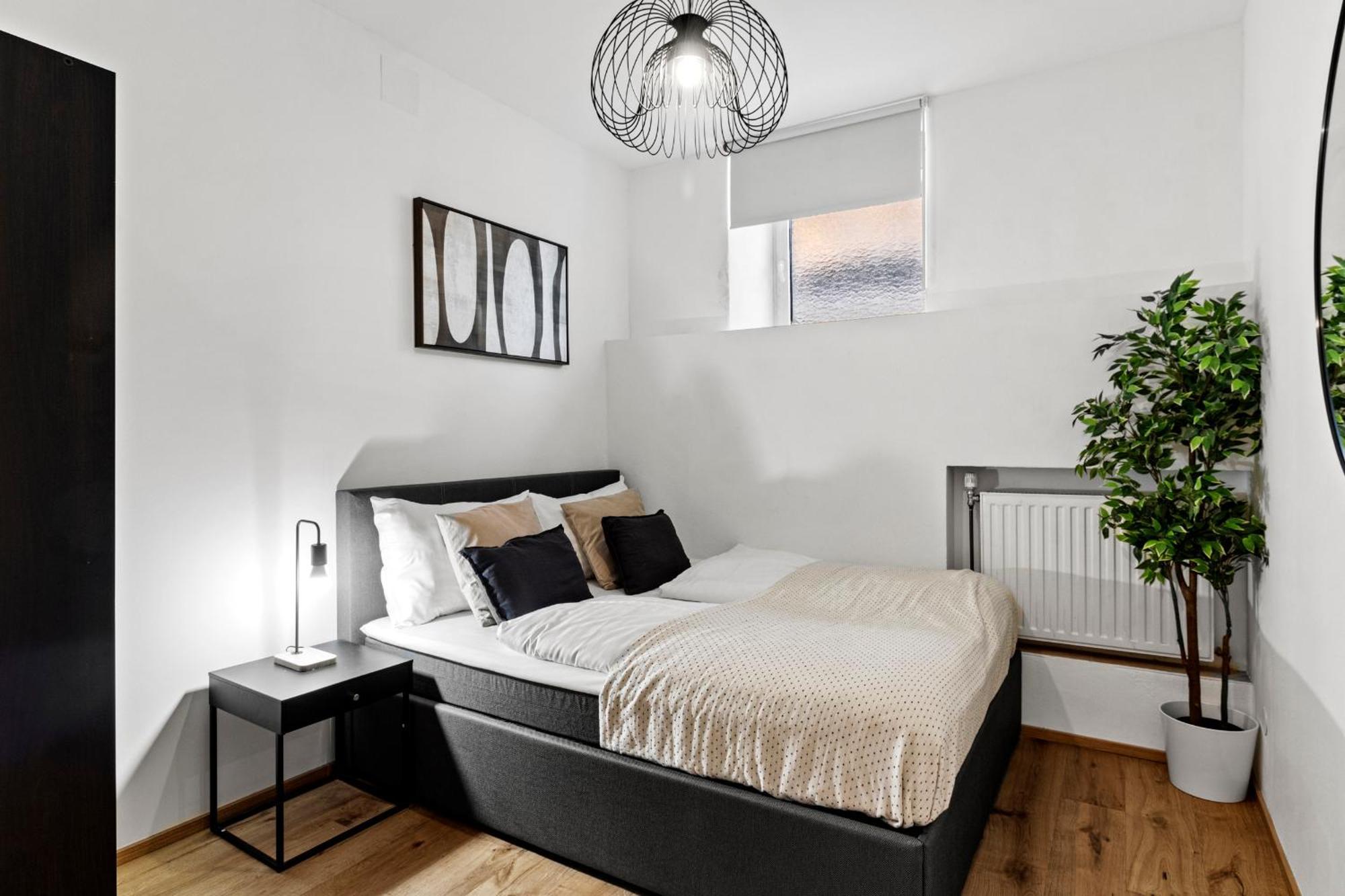 Paid Parking I Calm Location I 10 Minutes To S-bahn Apartment