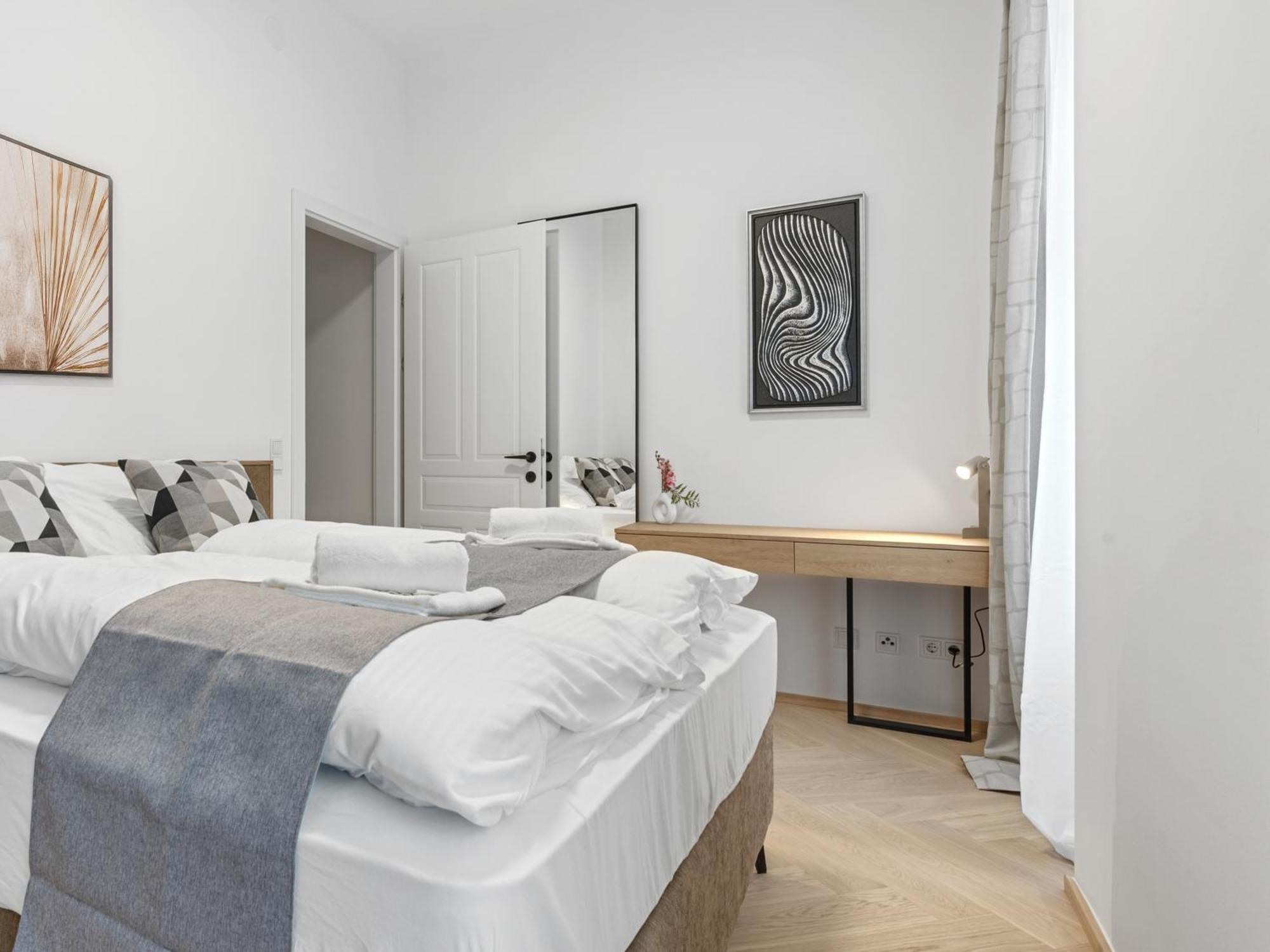 Door No 5 By Gt7 Hospitality *