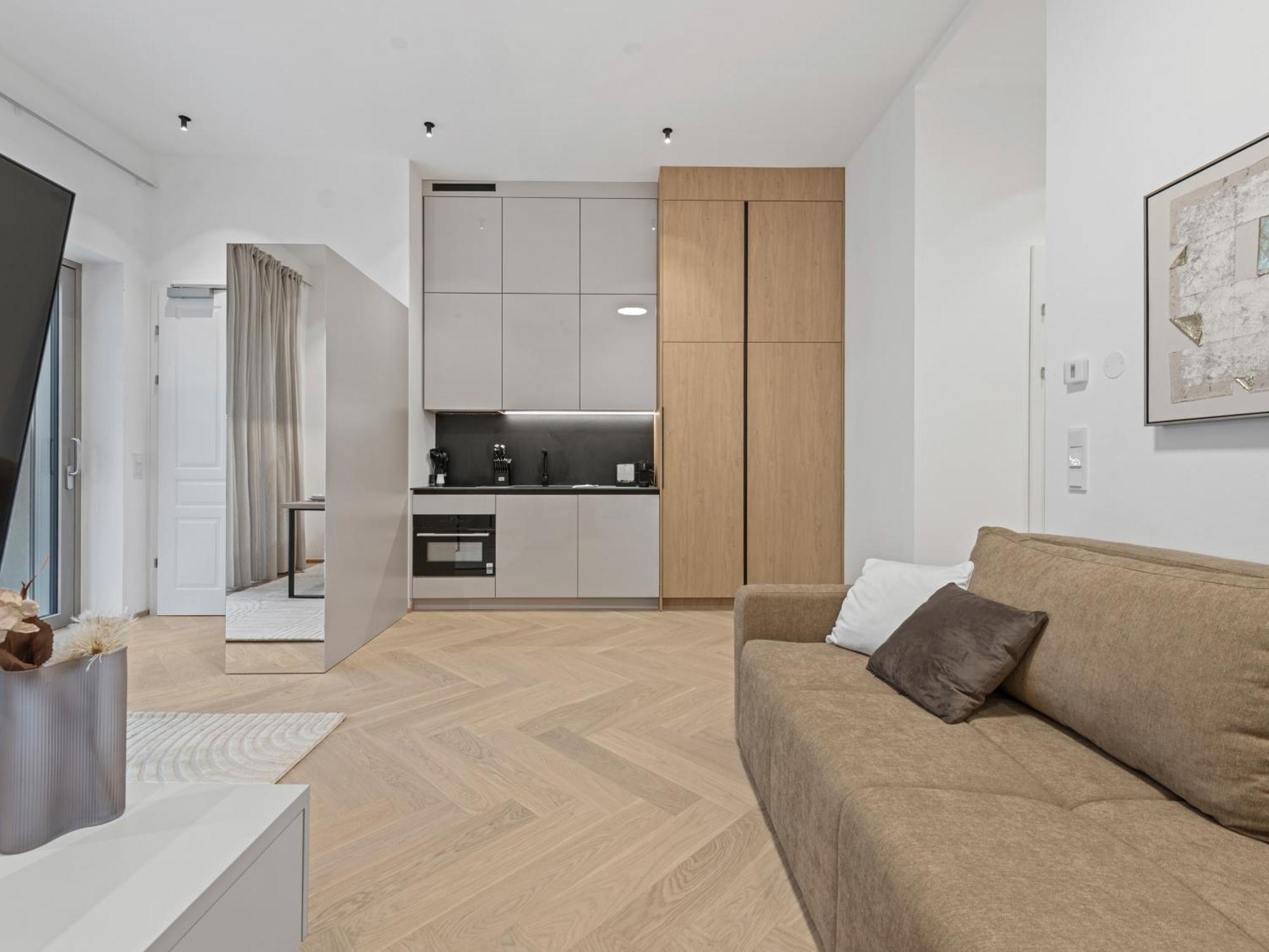 Door No 5 By Gt7 Hospitality *
