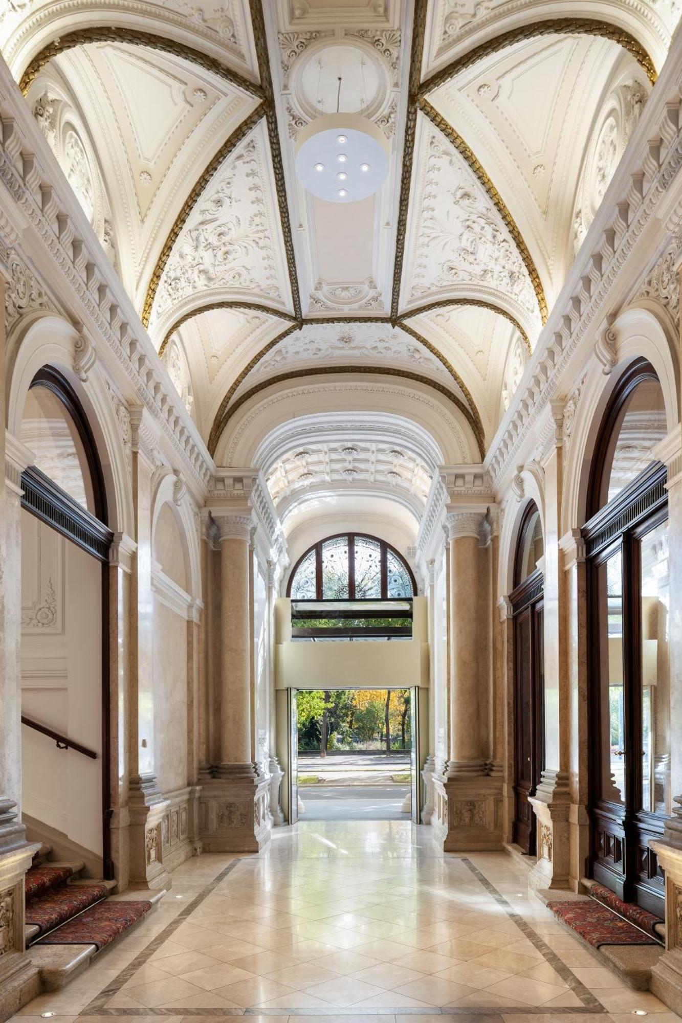 Almanac Palais Hotel