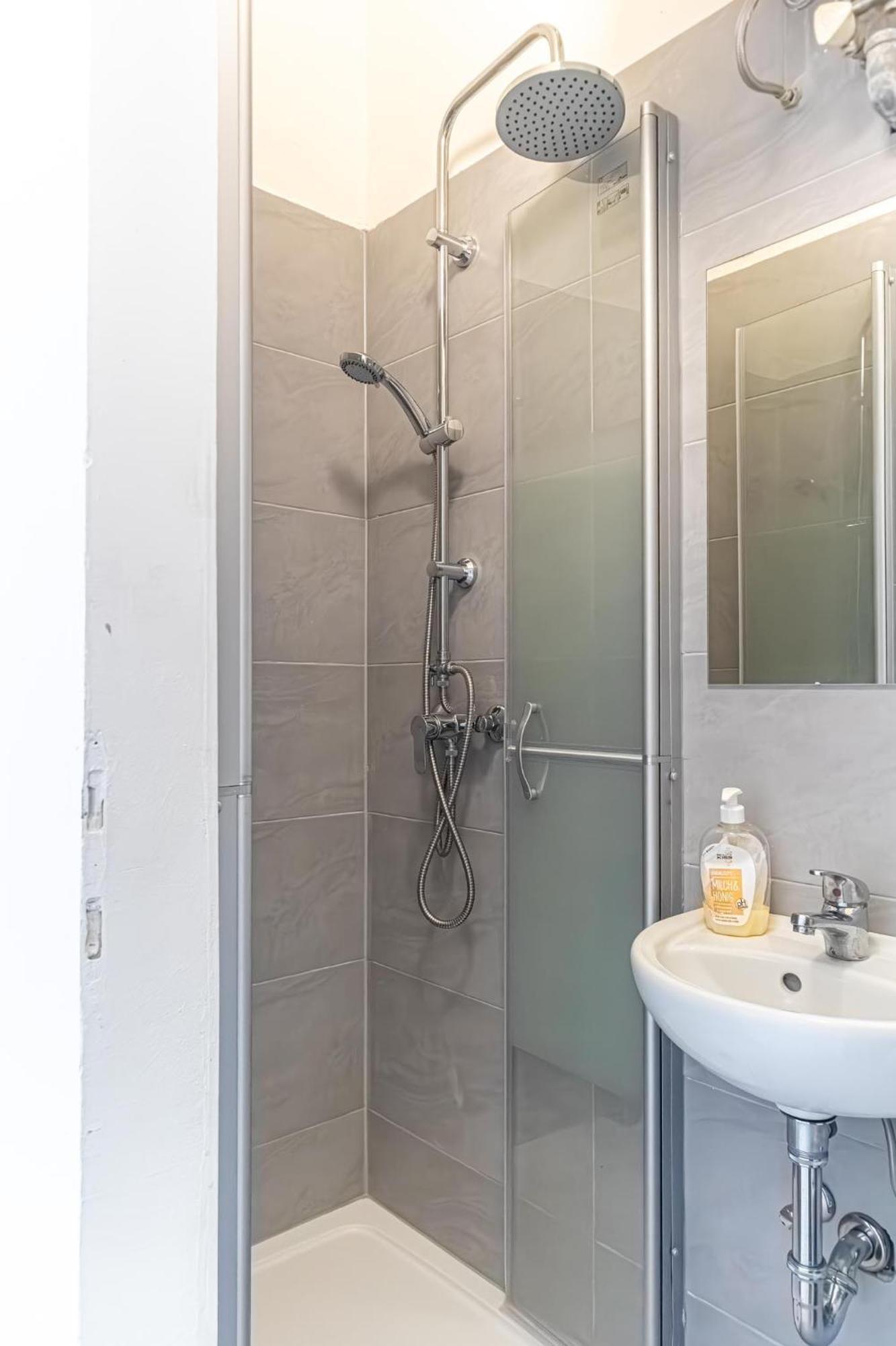Apartment Charming 1br Viennese Gem - Perfect Starting Point Vienna
