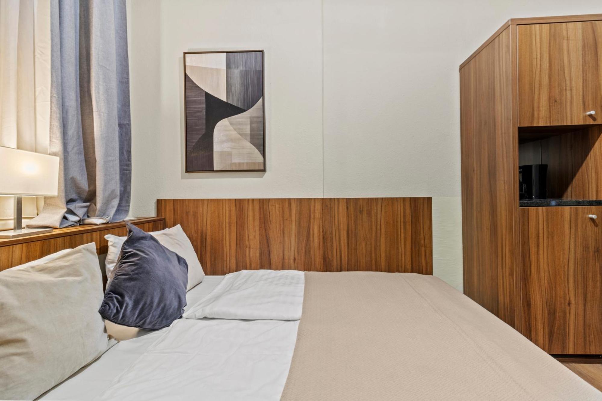 Paid Parking I Calm Location I 10 Minutes To S-bahn Apartment *