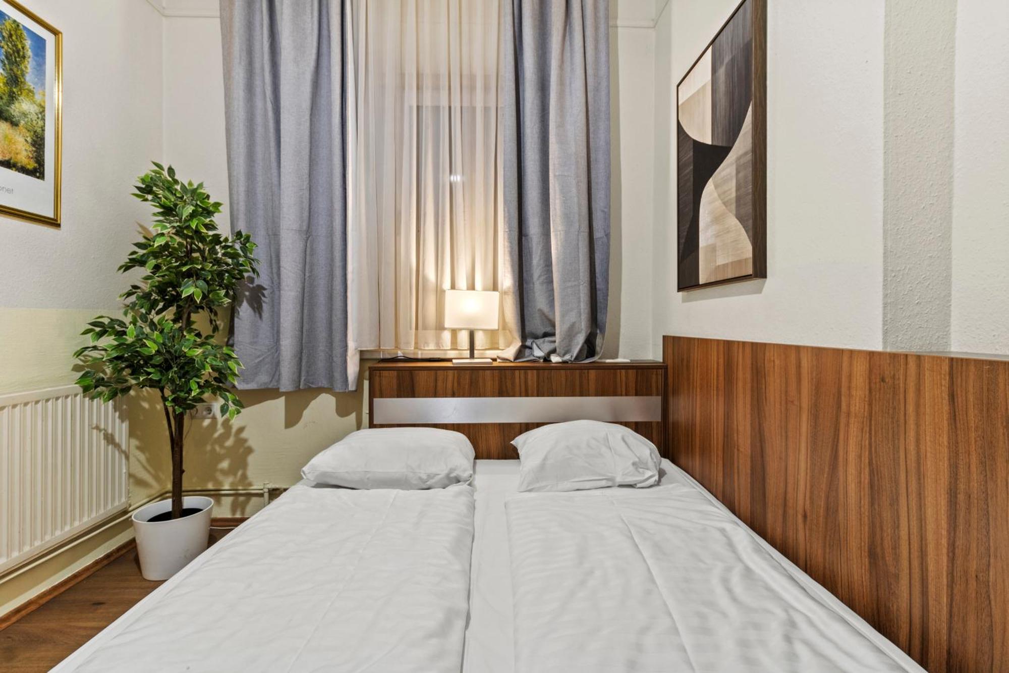 Apartment Paid Parking I Calm Location I 10 Minutes To S-bahn *