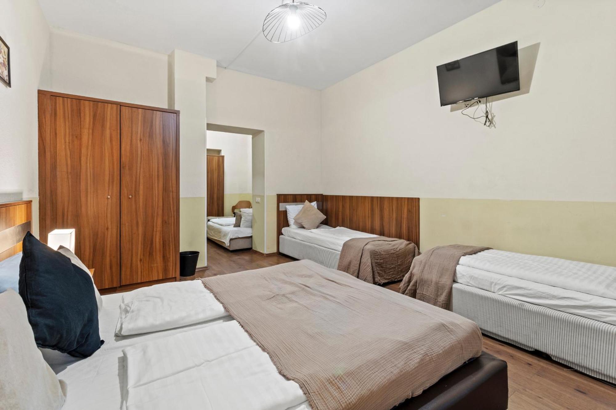 Apartment Paid Parking I Calm Location I 10 Minutes To S-bahn