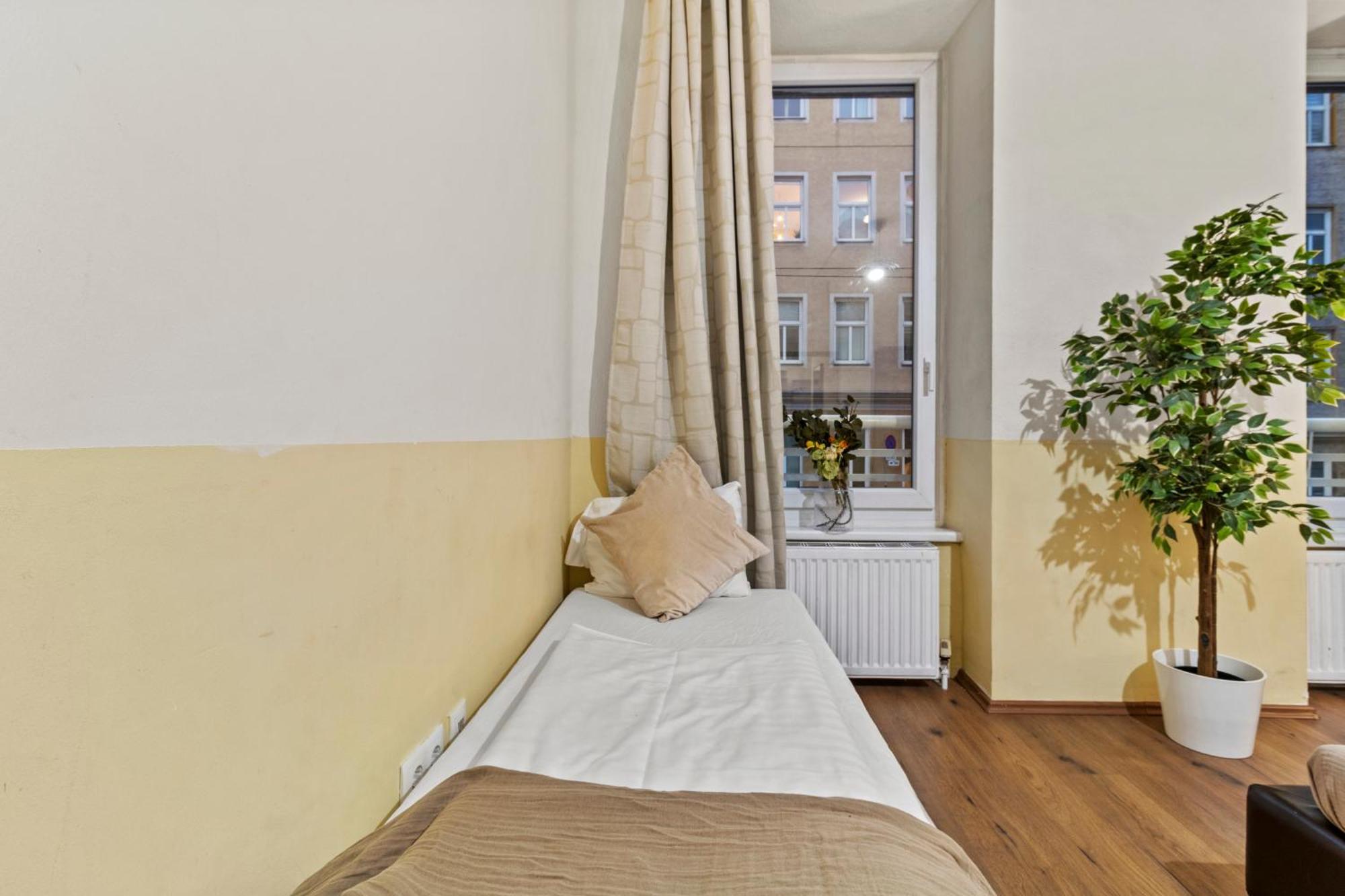 Paid Parking I Calm Location I 10 Minutes To S-bahn Apartment Vienna