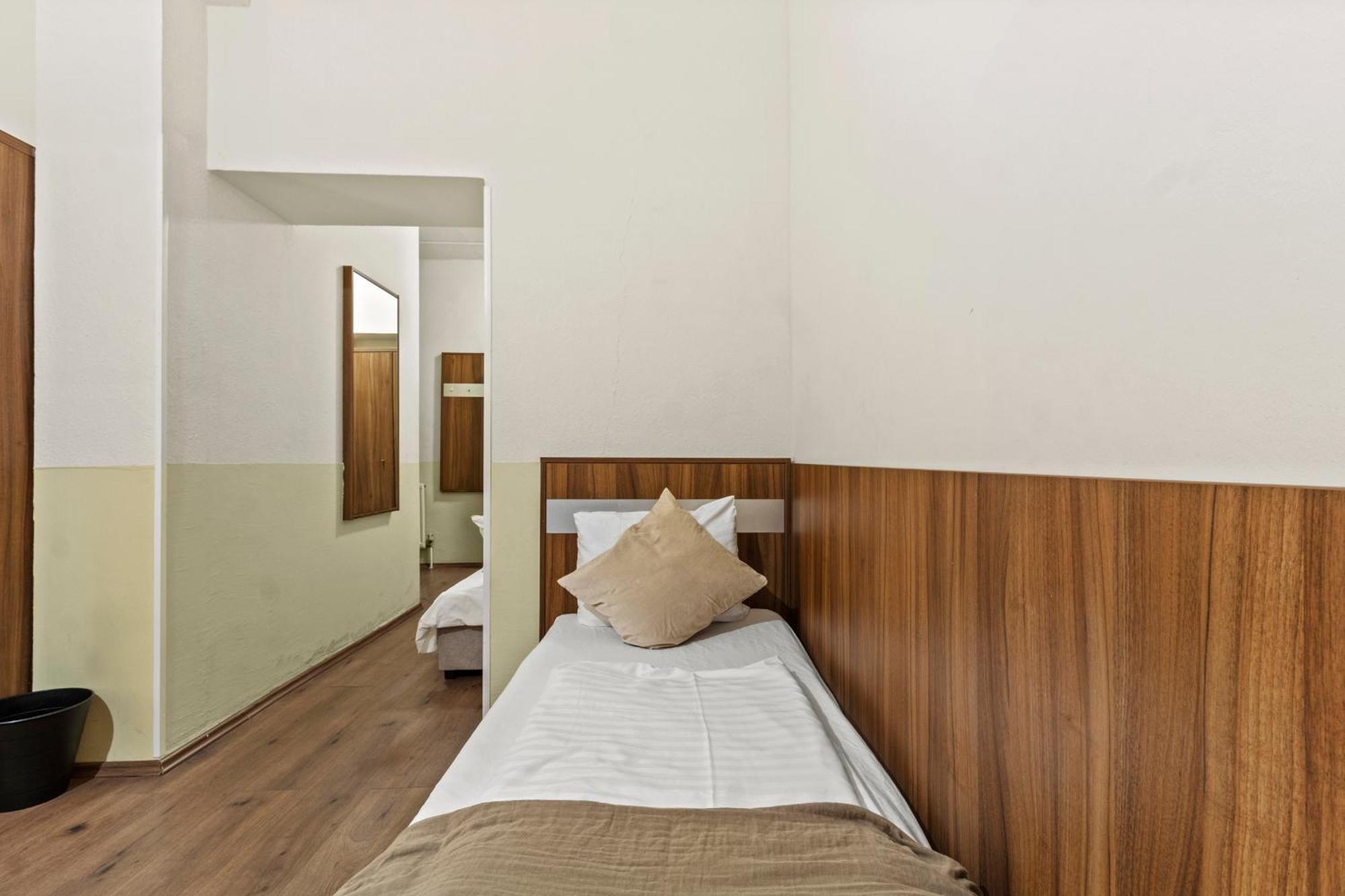 Apartment Paid Parking I Calm Location I 10 Minutes To S-bahn