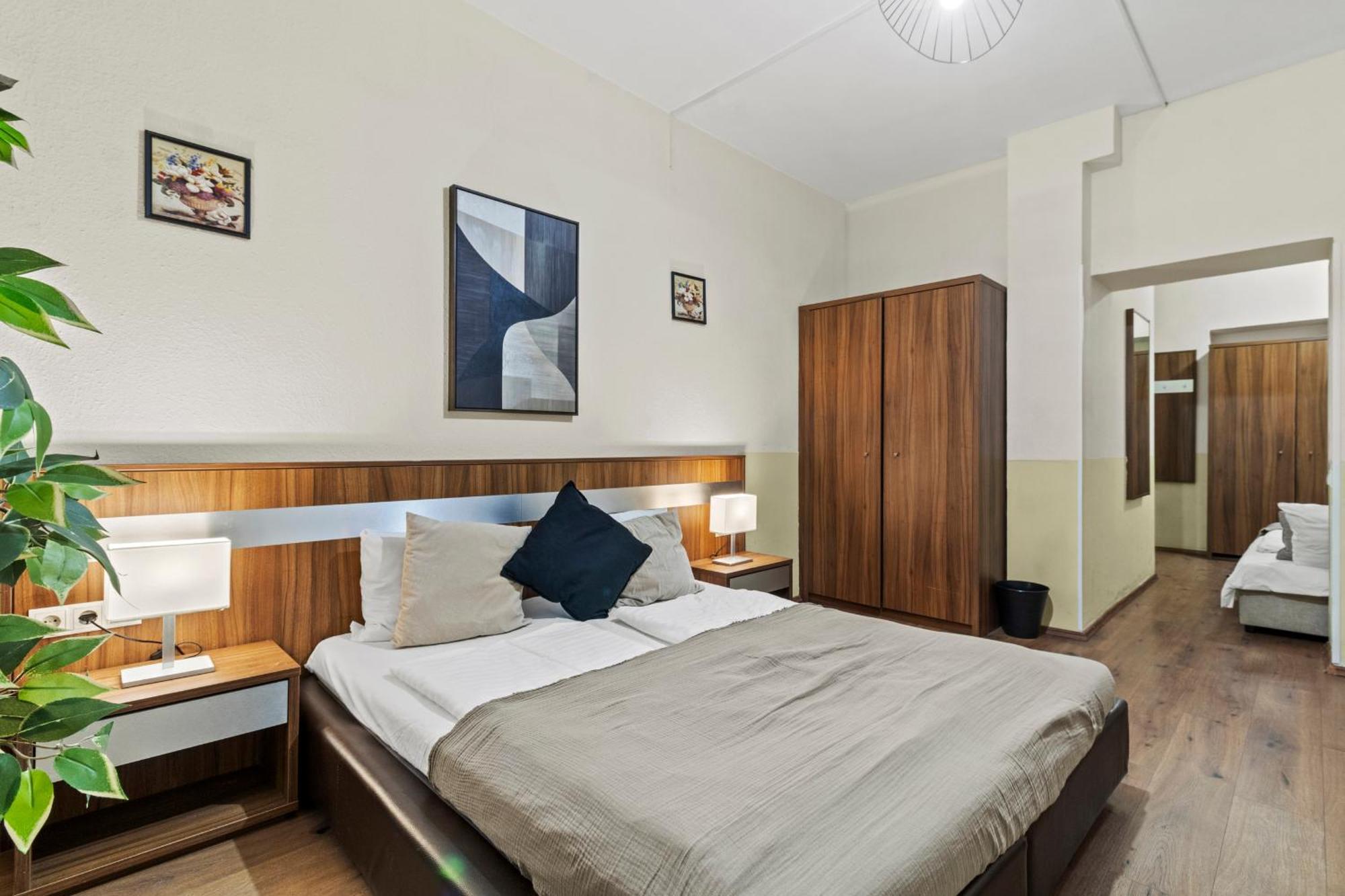 Paid Parking I Calm Location I 10 Minutes To S-bahn Apartment *