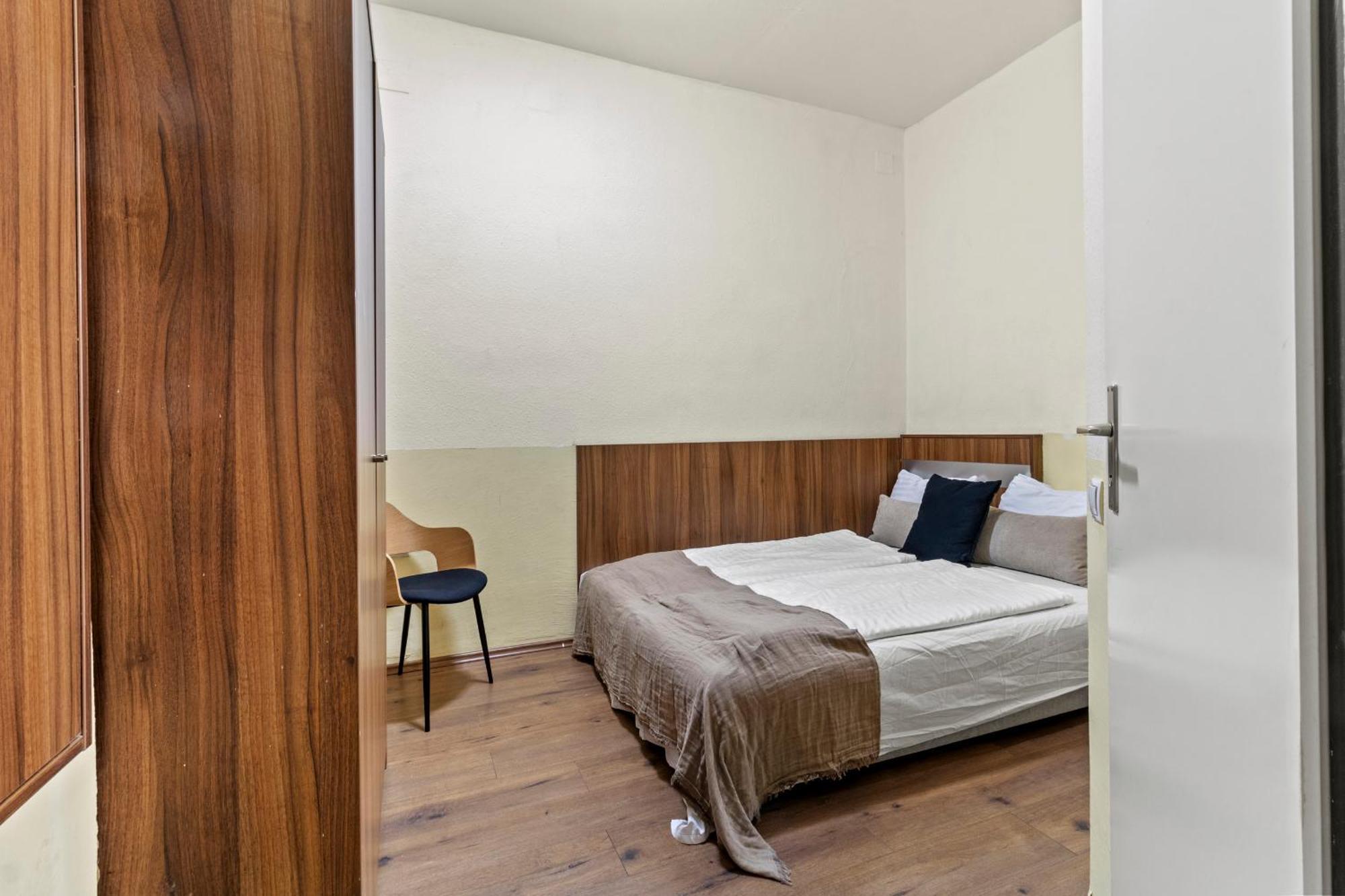Paid Parking I Calm Location I 10 Minutes To S-bahn Apartment