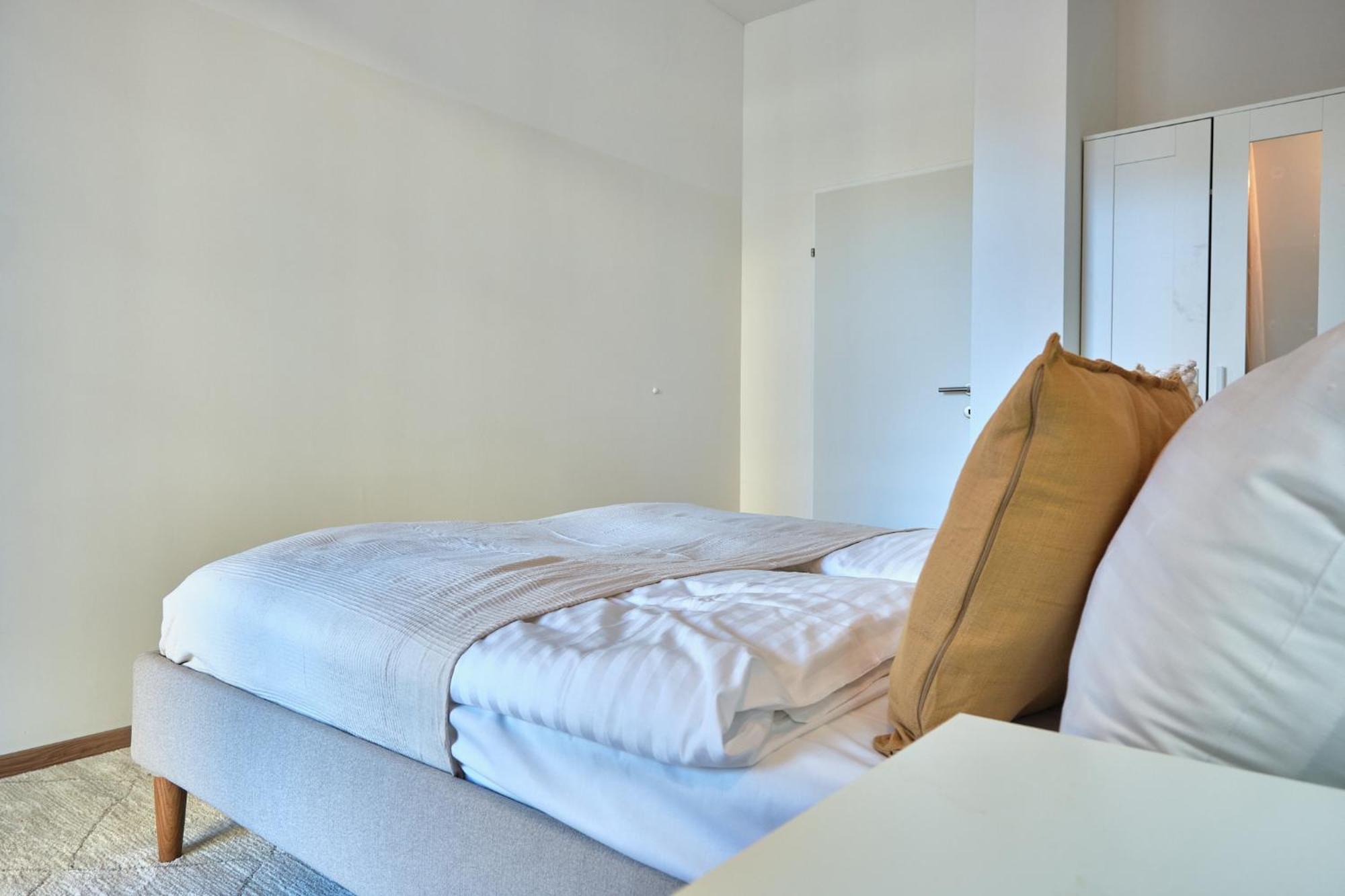 Apartment 4 Min To Metro I 12 Min To Inner I Wifi