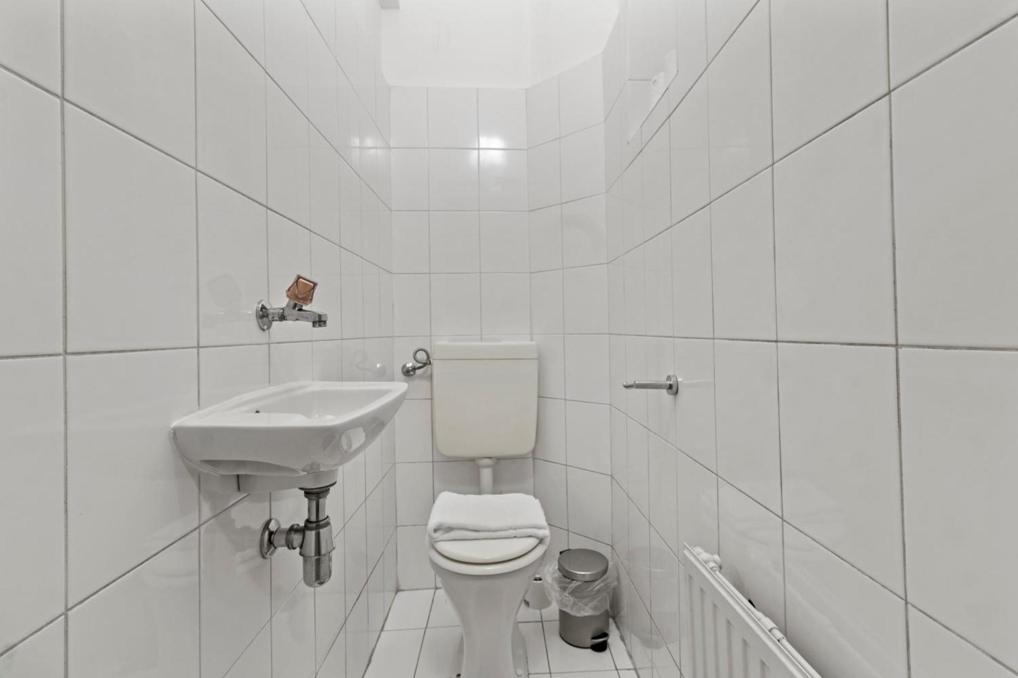 Apartment 3 Minutes To Metro I At Guertel I Fast Wifi Vienna