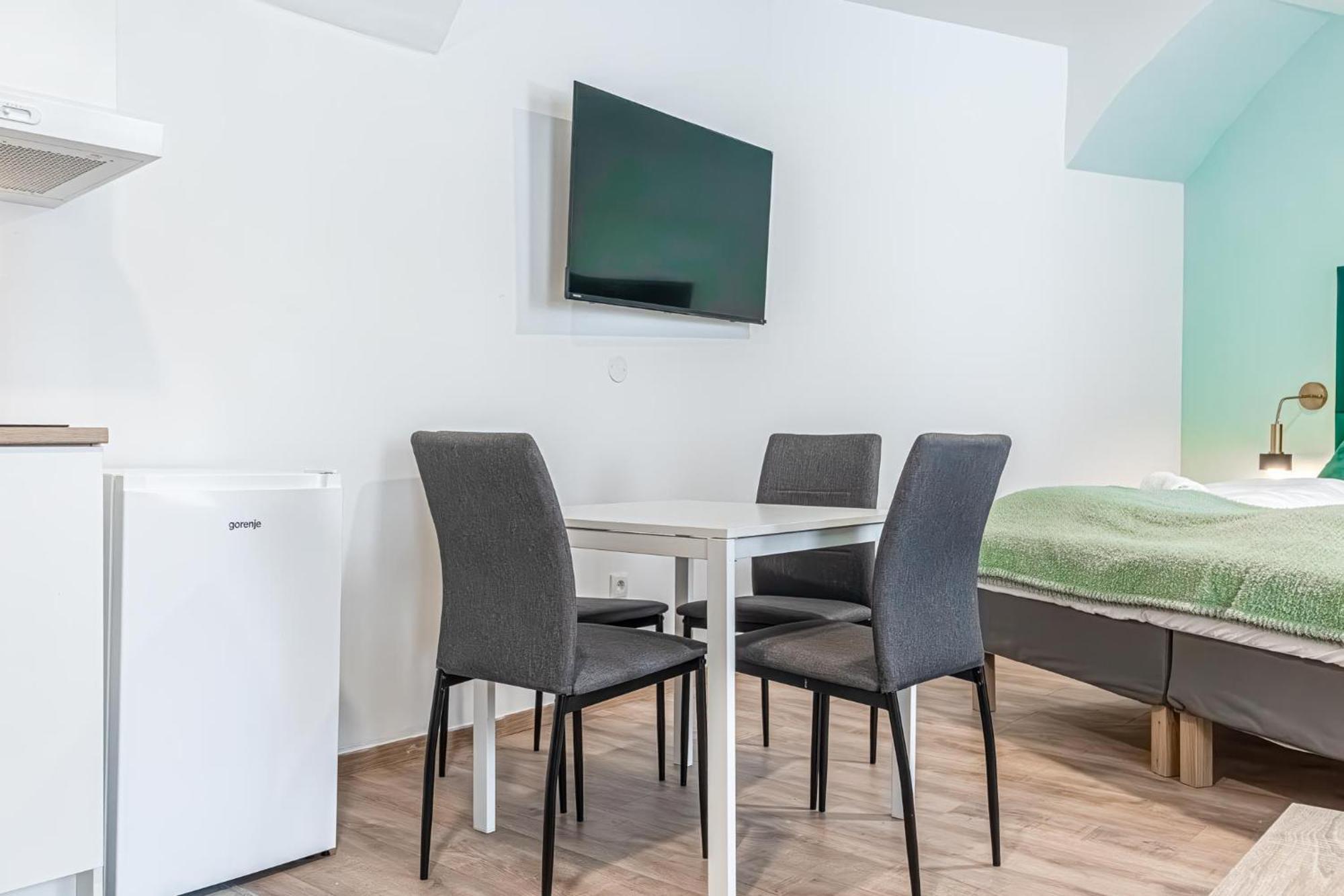 Kingbed 1br In A Great Location Of Apartment *