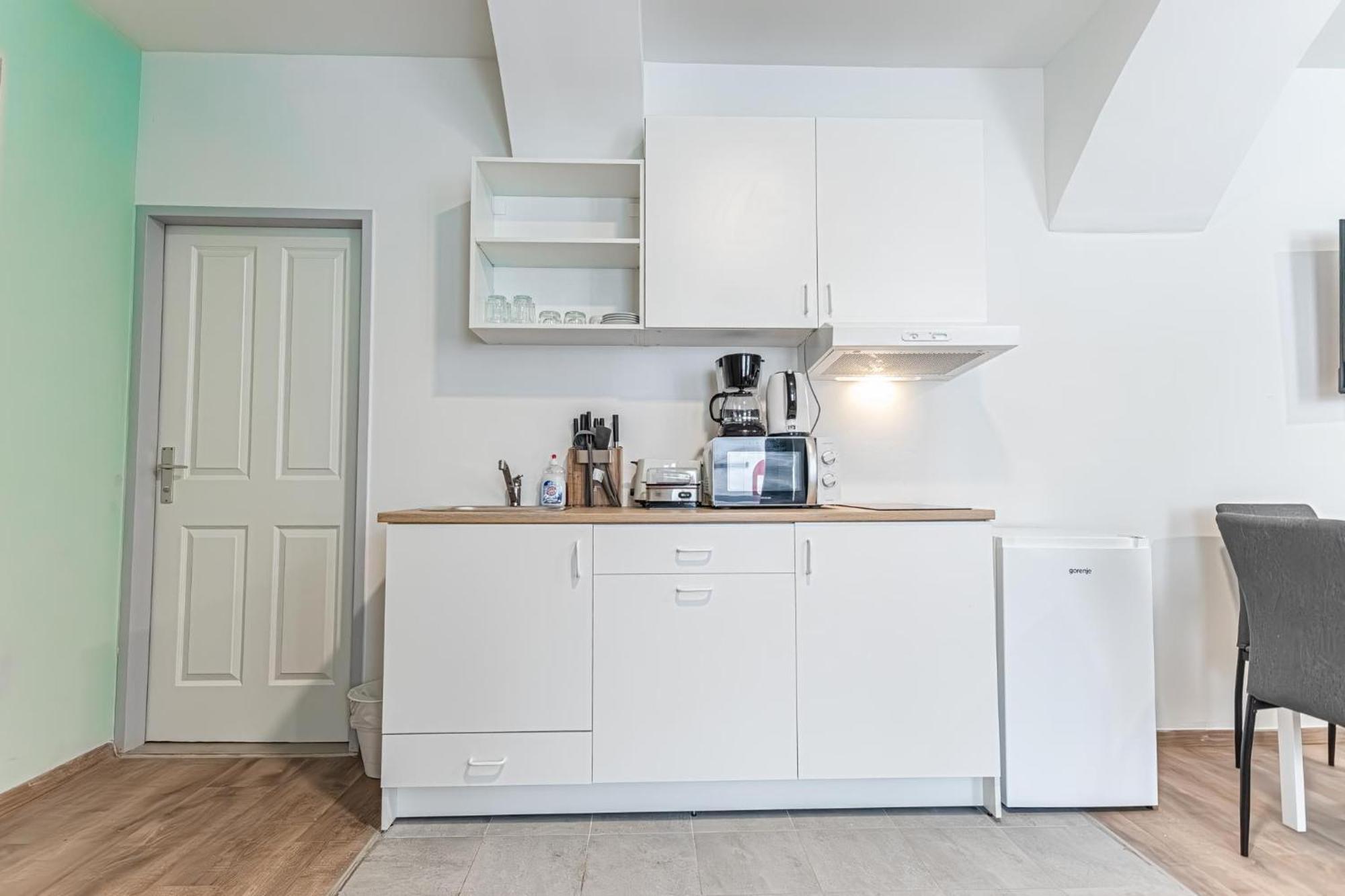 Kingbed 1br In A Great Location Of *