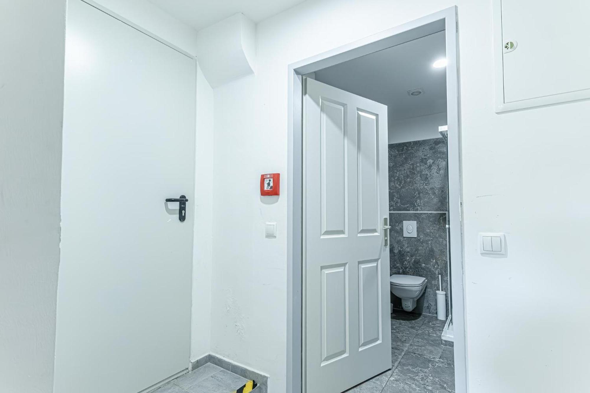 Beautiful With Great Location Wien