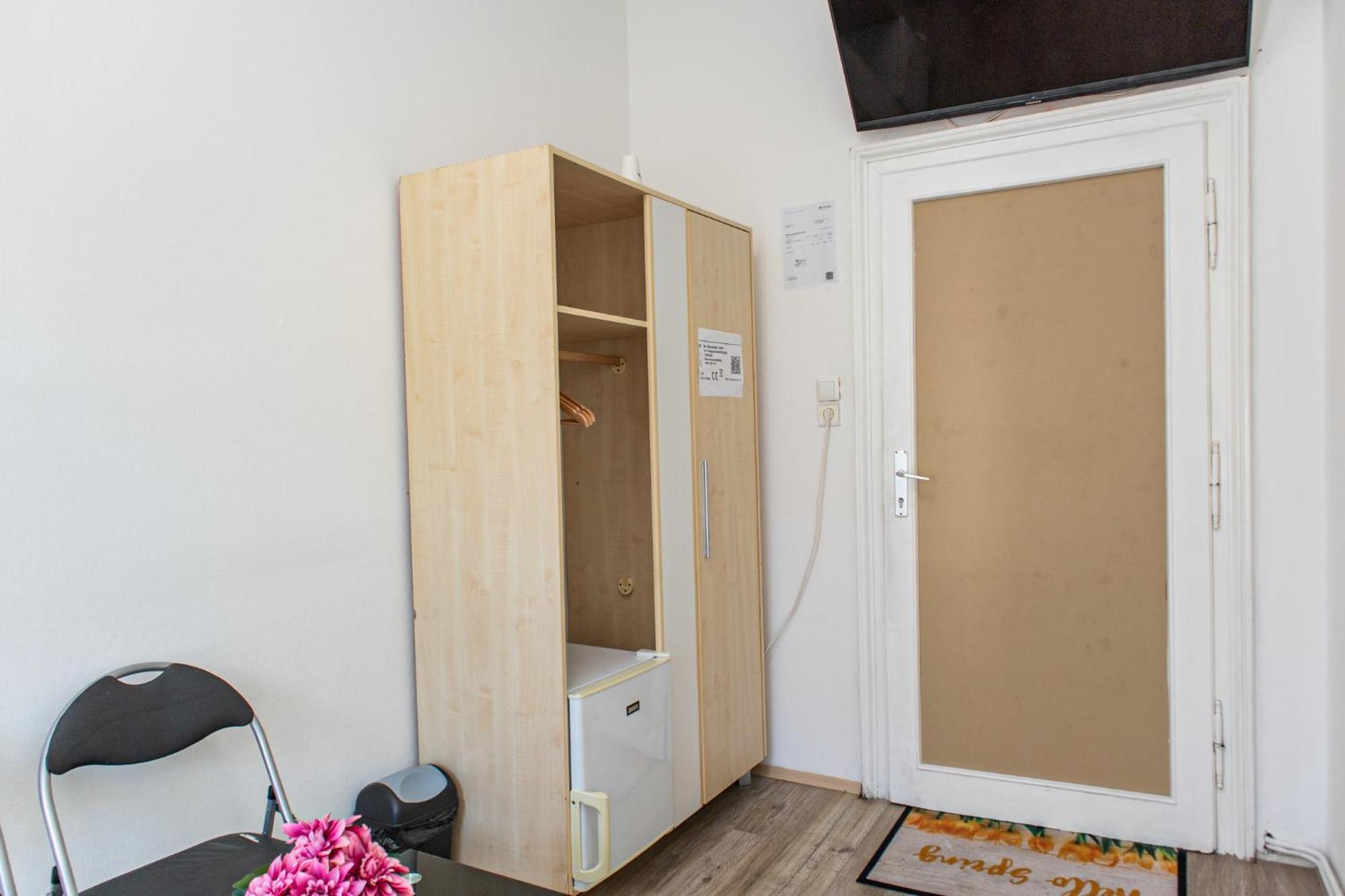 Apartment Convenient 3br Near Danube & Millenium Tower *