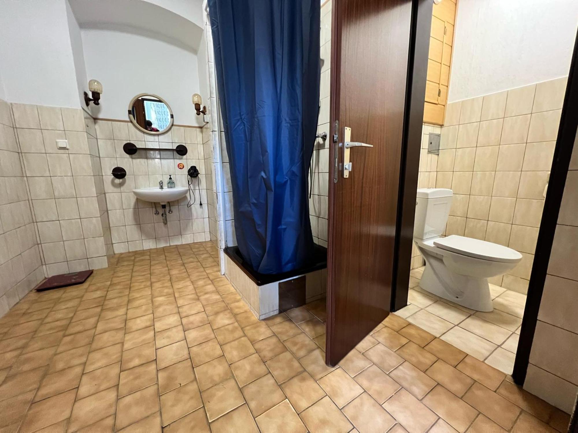 Apartment Comfy 3br Near Bahnhof Meidling