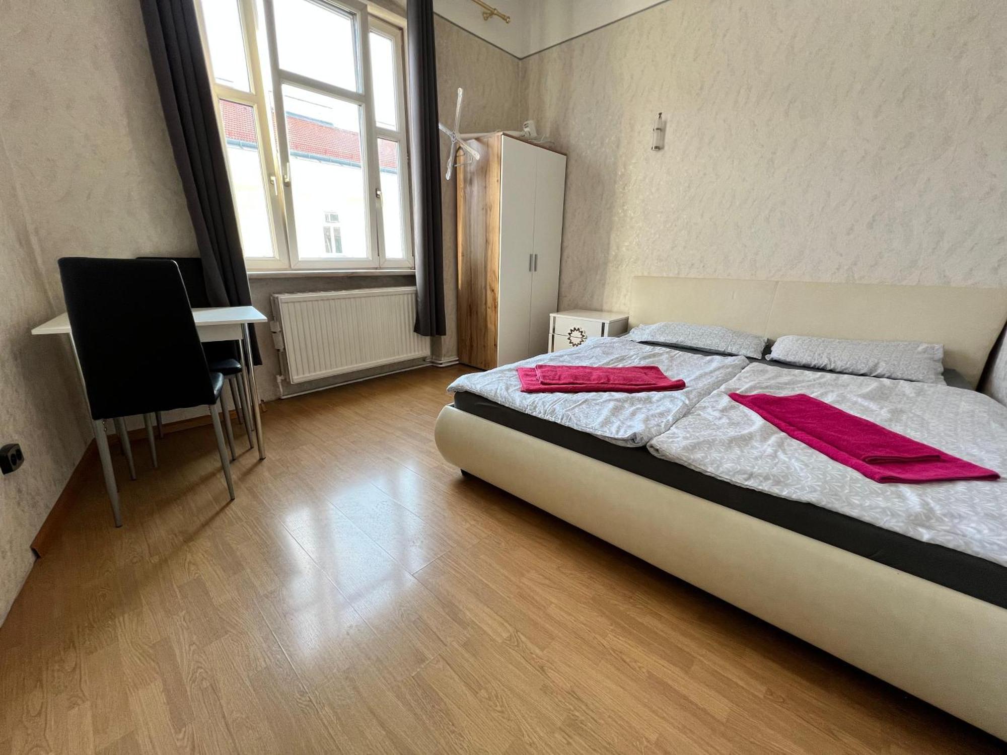 Comfy 3br Near Bahnhof Meidling Apartment *