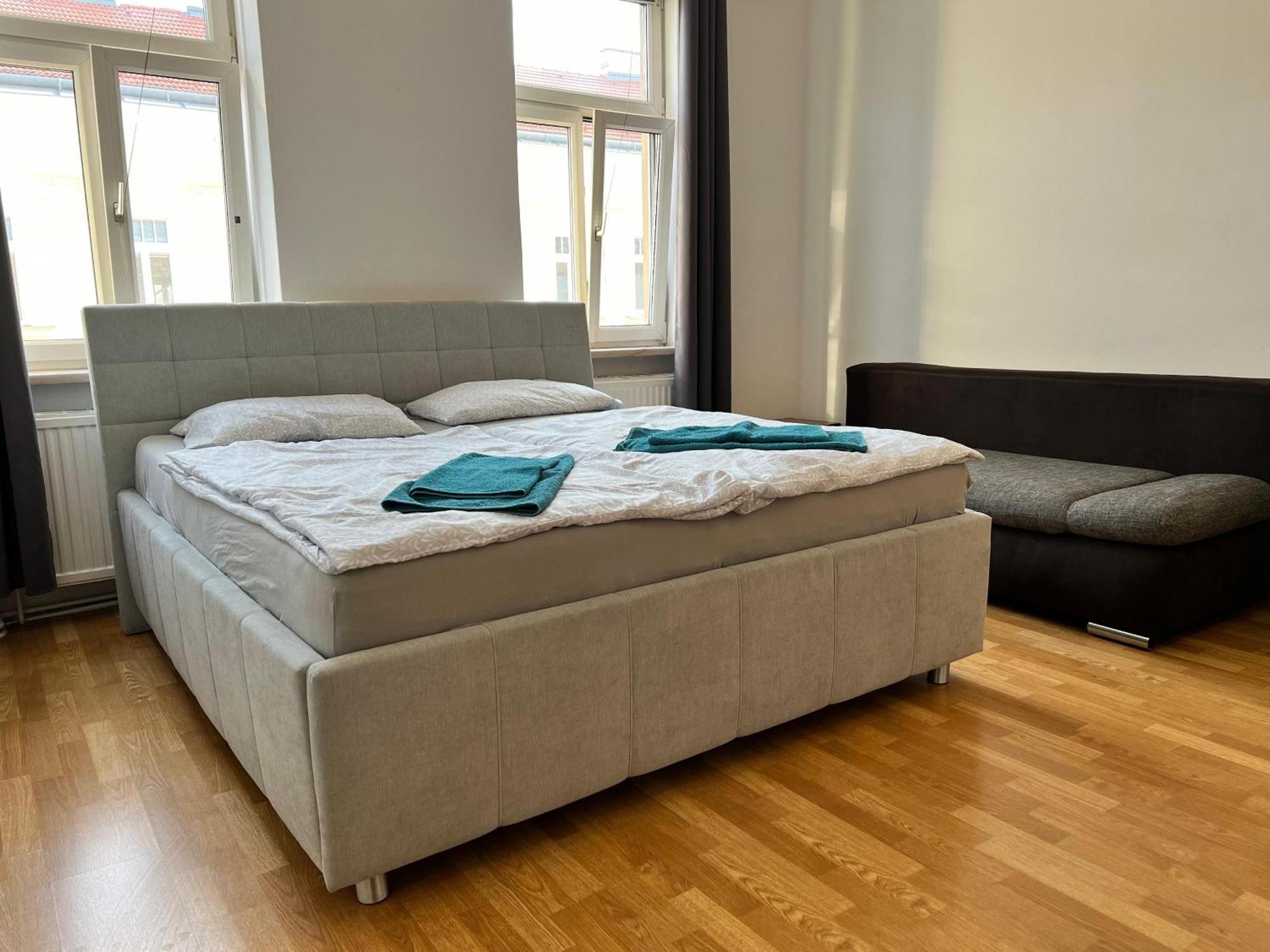 Apartment Comfy 3br Near Bahnhof Meidling