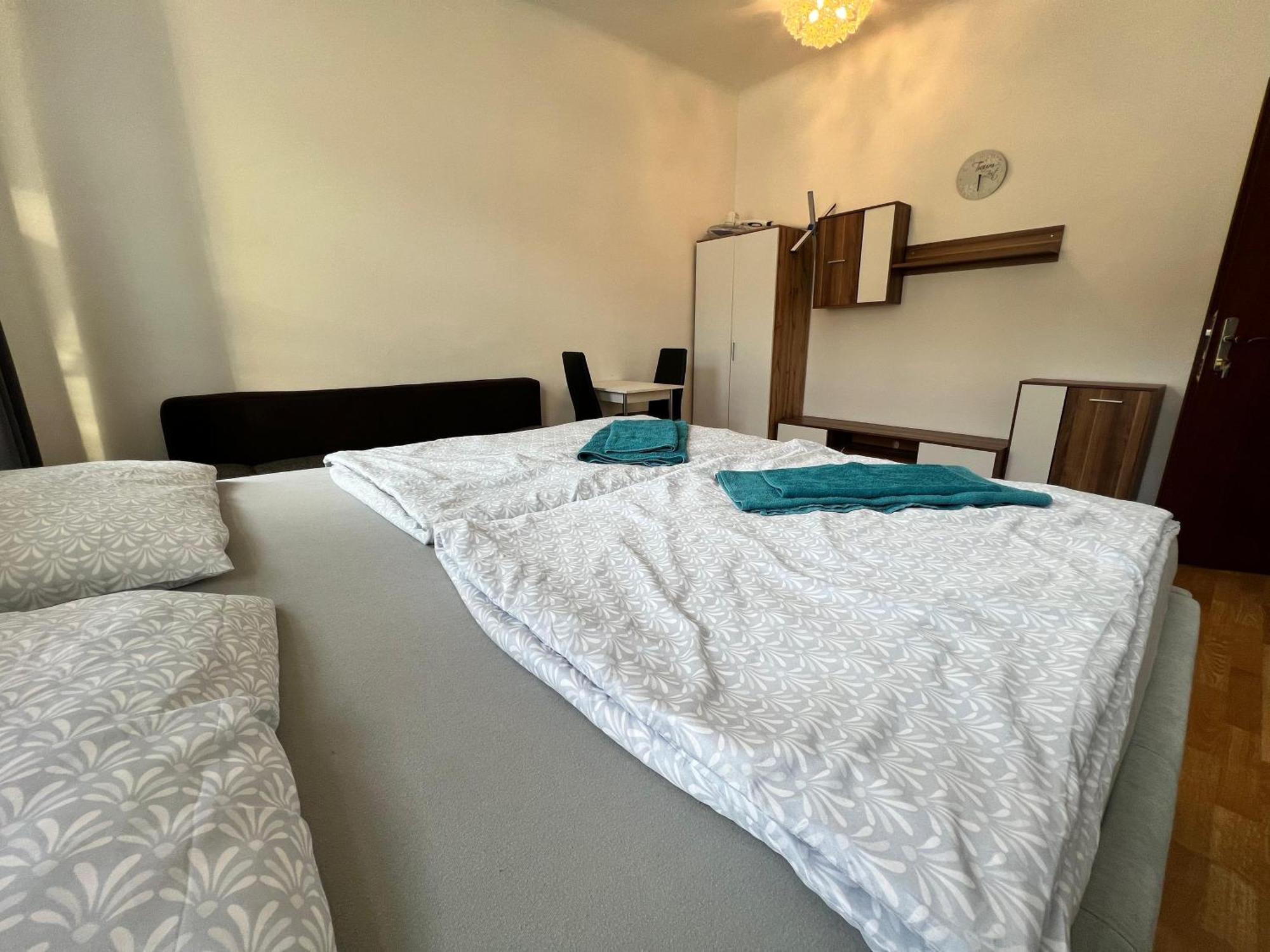 Comfy 3br Near Bahnhof Meidling Apartment *