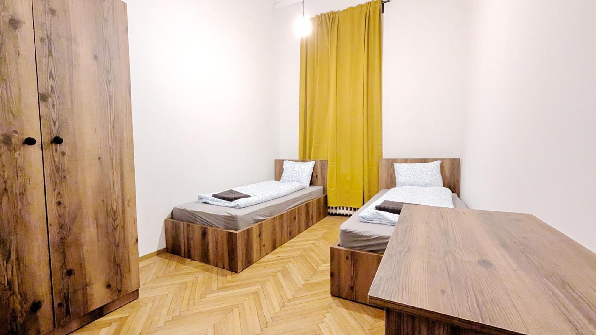 Spacious - 15 Min From Airport & Center, 5 Min From Main-bus Station Ez 1-9 Privatunterkunft