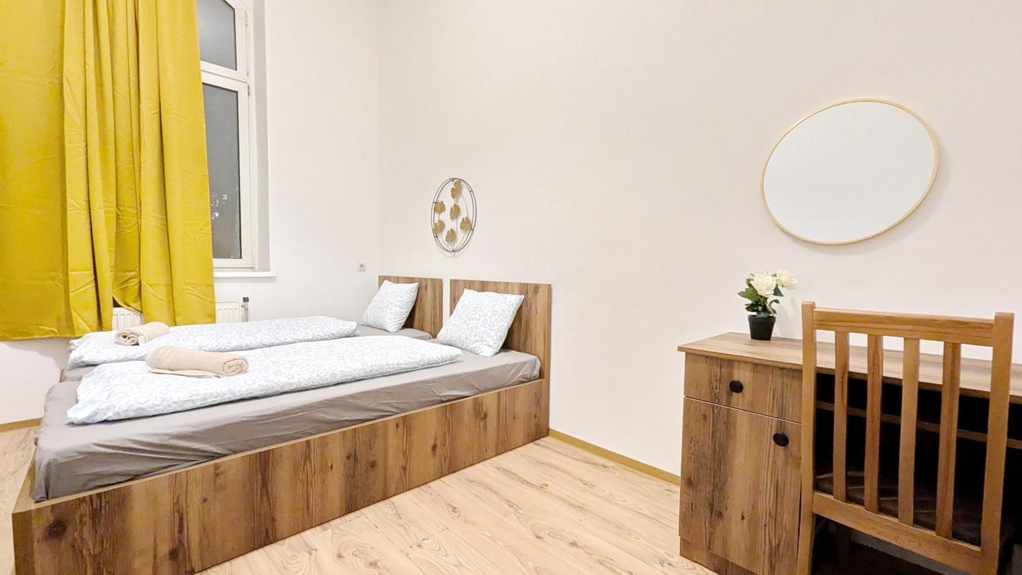 Spacious - 15 Min From Airport & Center, 5 Min From Main-bus Station Ez 1-9 Privatunterkunft *