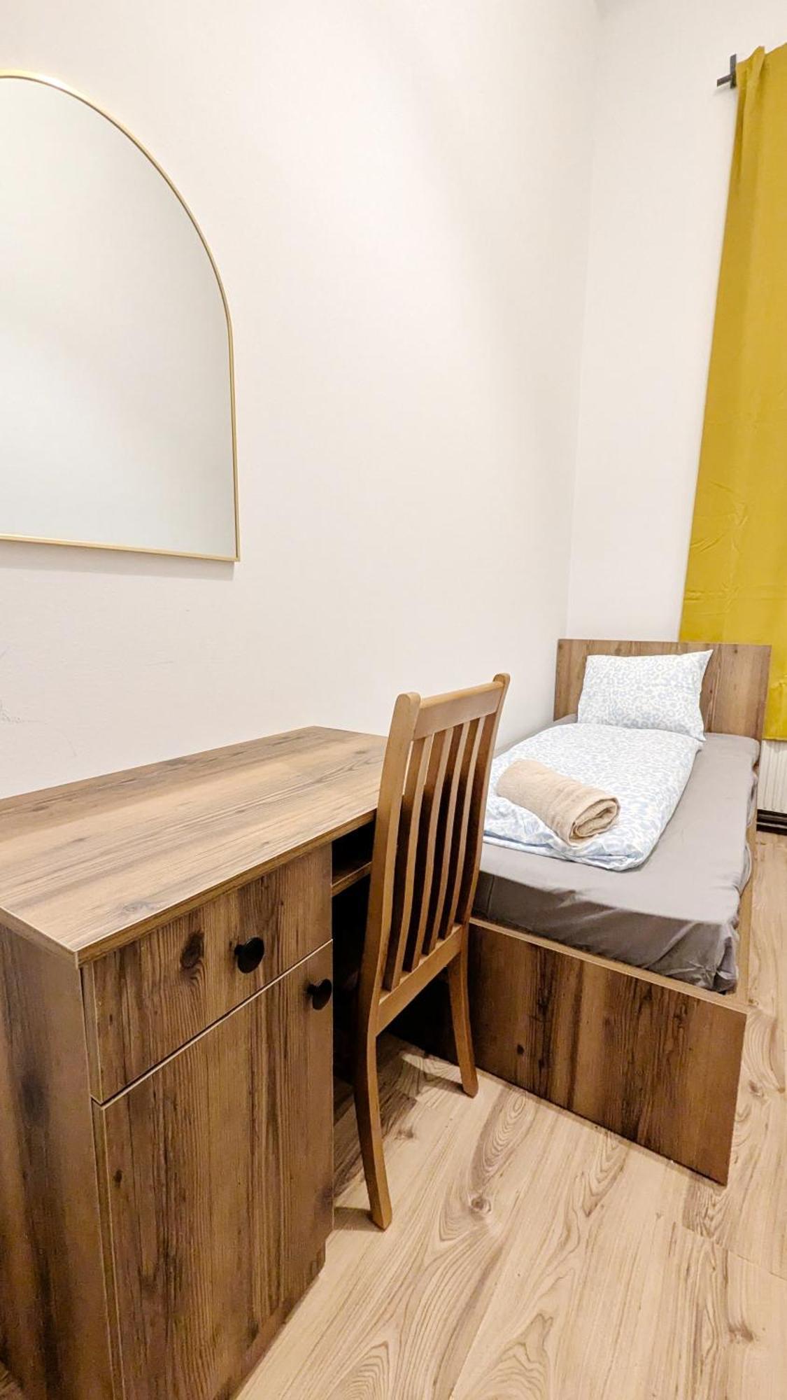 Privatunterkunft Spacious - 15 Min From Airport & Center, 5 Min From Main-bus Station Ez 1-9 *