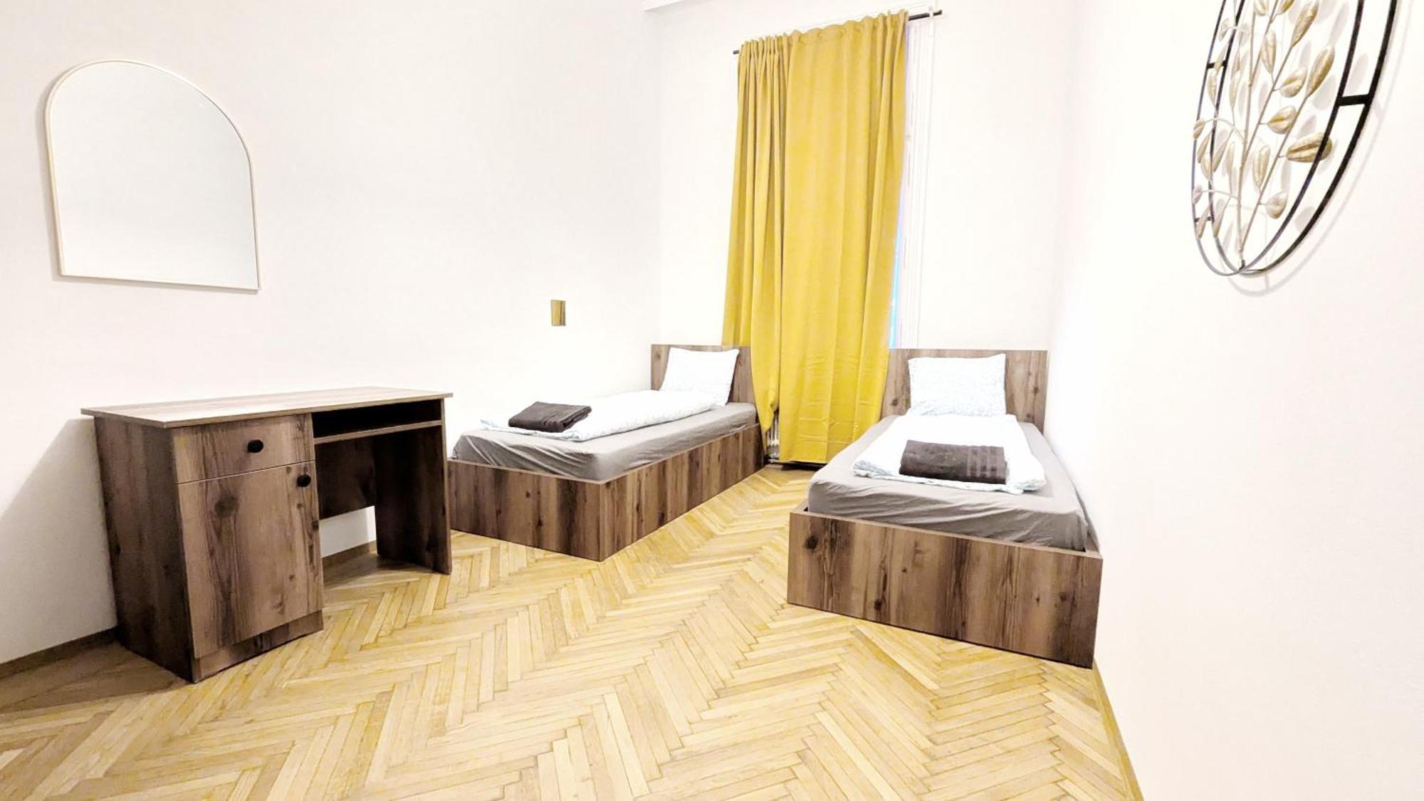 Spacious - 15 Min From Airport & Center, 5 Min From Main-bus Station Ez 1-9 Privatunterkunft