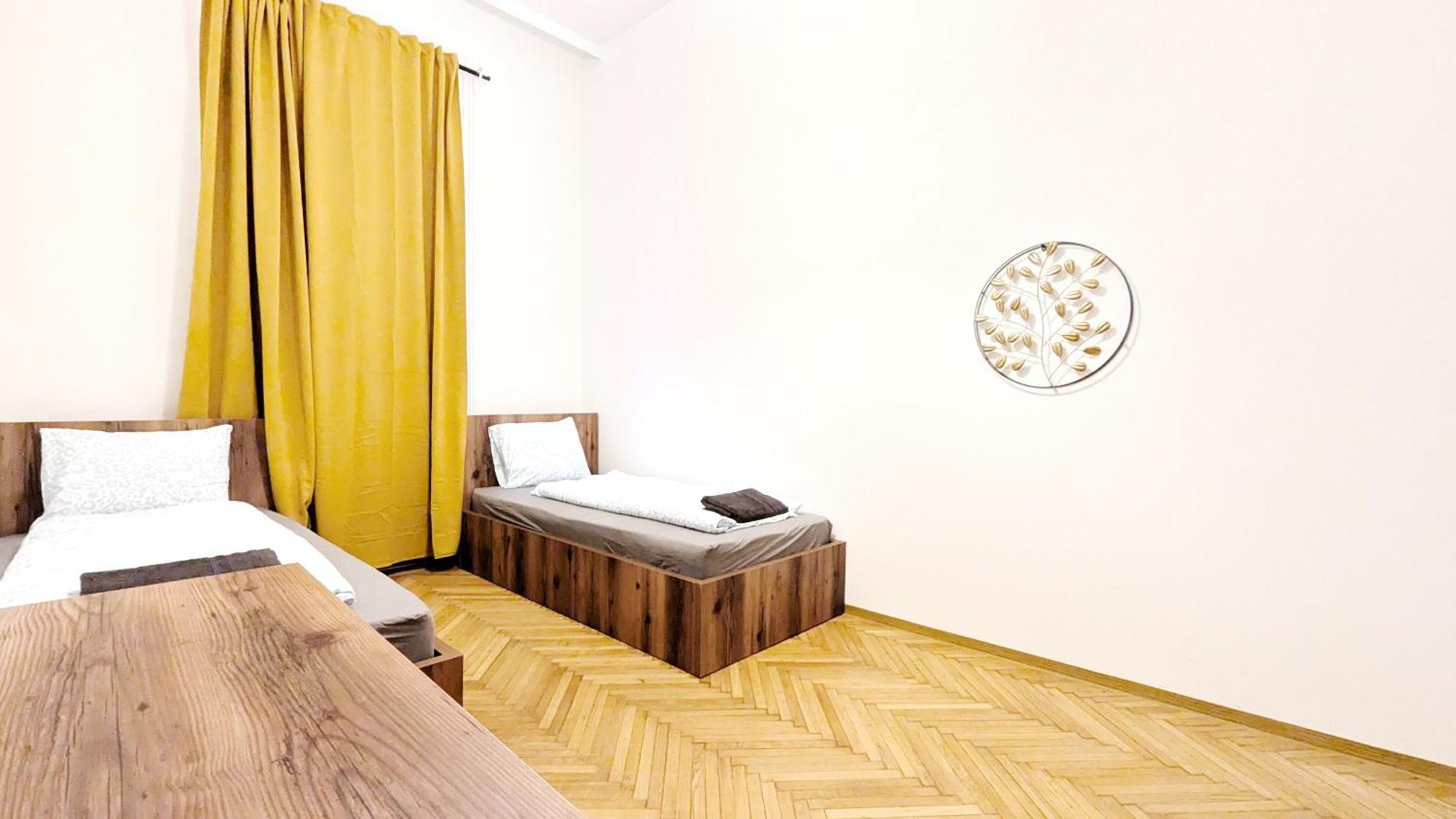 Privatunterkunft Spacious - 15 Min From Airport & Center, 5 Min From Main-bus Station Ez 1-9 *
