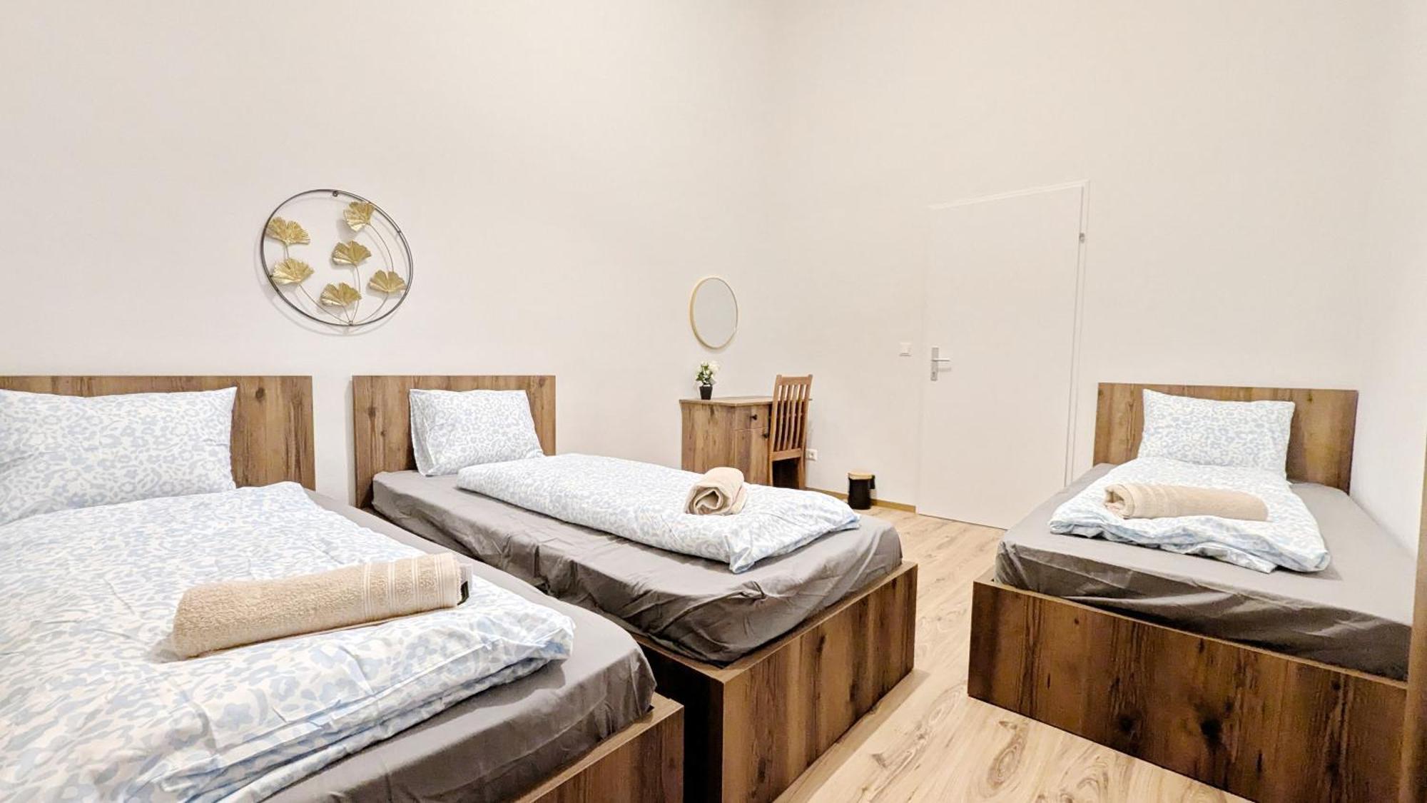 Spacious - 15 Min From Airport & Center, 5 Min From Main-bus Station Ez 1-9 Privatunterkunft *