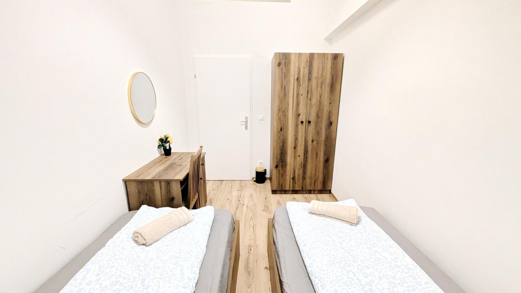 Privatunterkunft Spacious - 15 Min From Airport & Center, 5 Min From Main-bus Station Ez 1-9 *