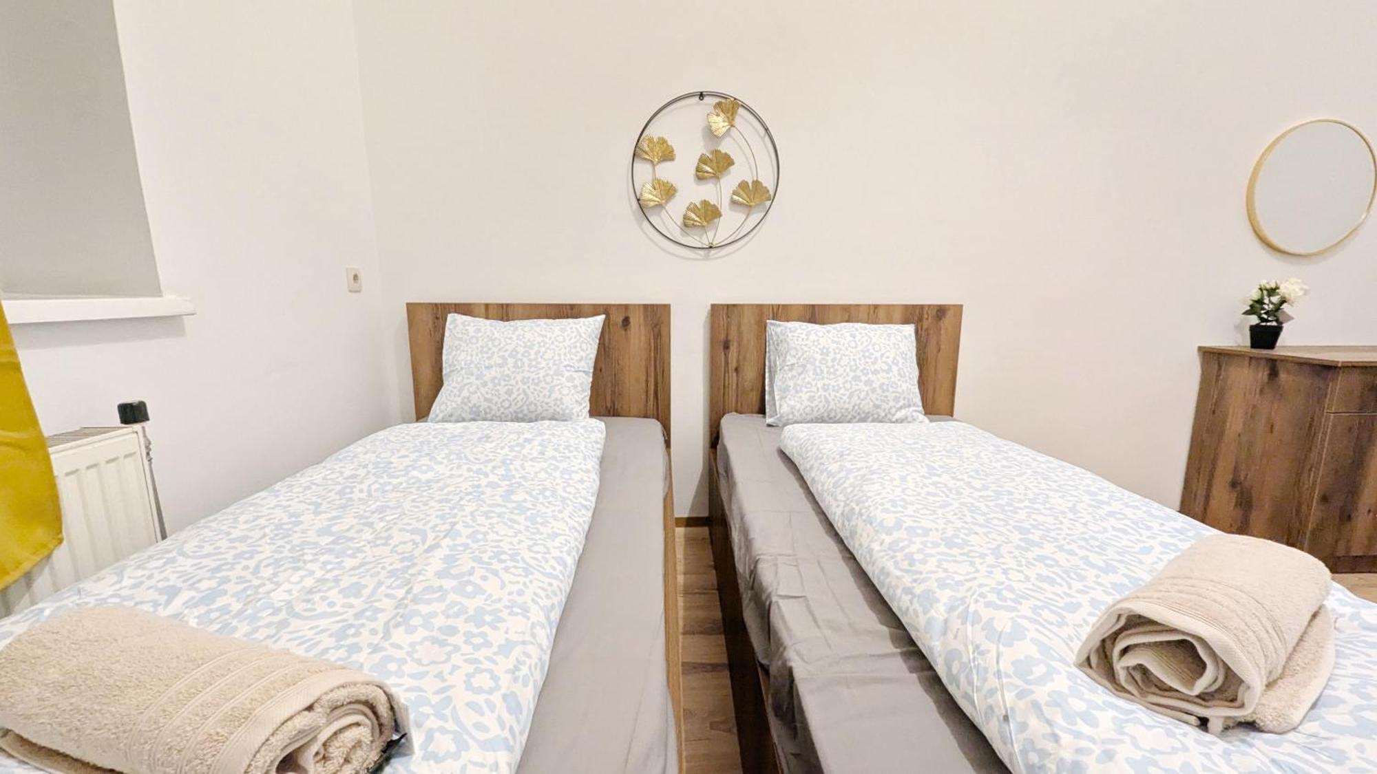 Spacious - 15 Min From Airport & Center, 5 Min From Main-bus Station Ez 1-9