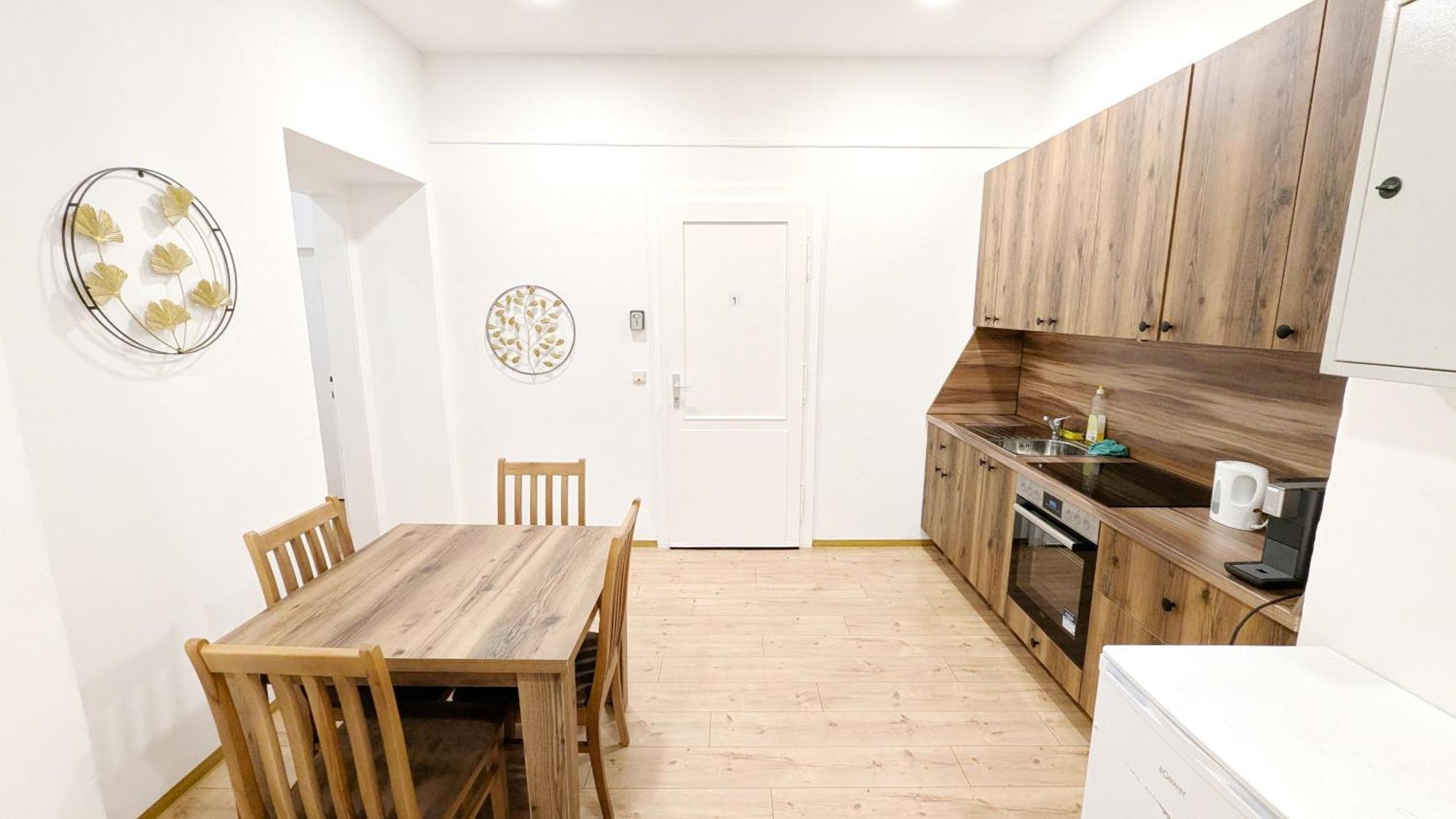 Spacious - 15 Min From Airport & Center, 5 Min From Main-bus Station Ez 1-9 Wien
