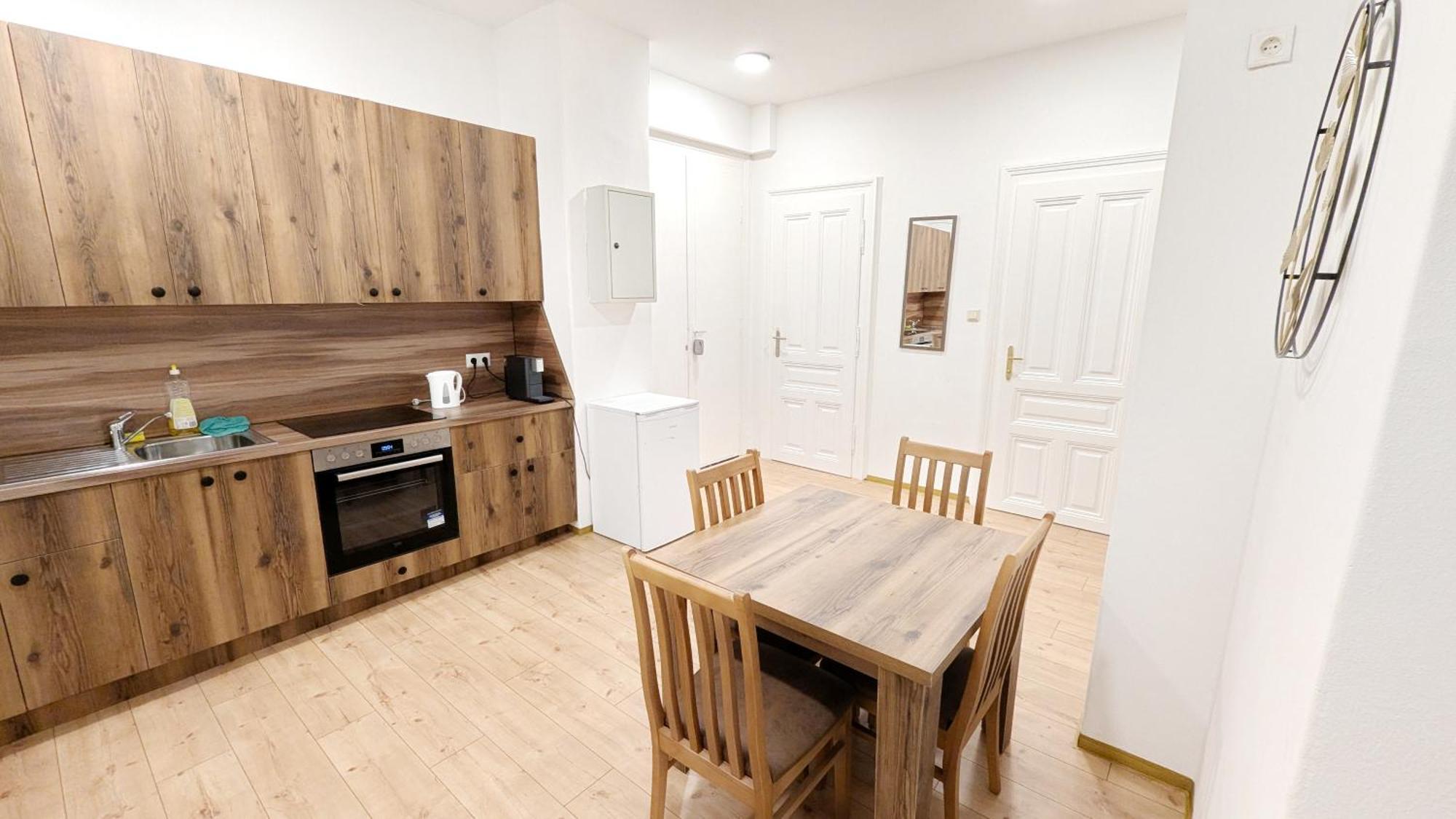 Spacious - 15 Min From Airport & Center, 5 Min From Main-bus Station Ez 1-9 * Vienna