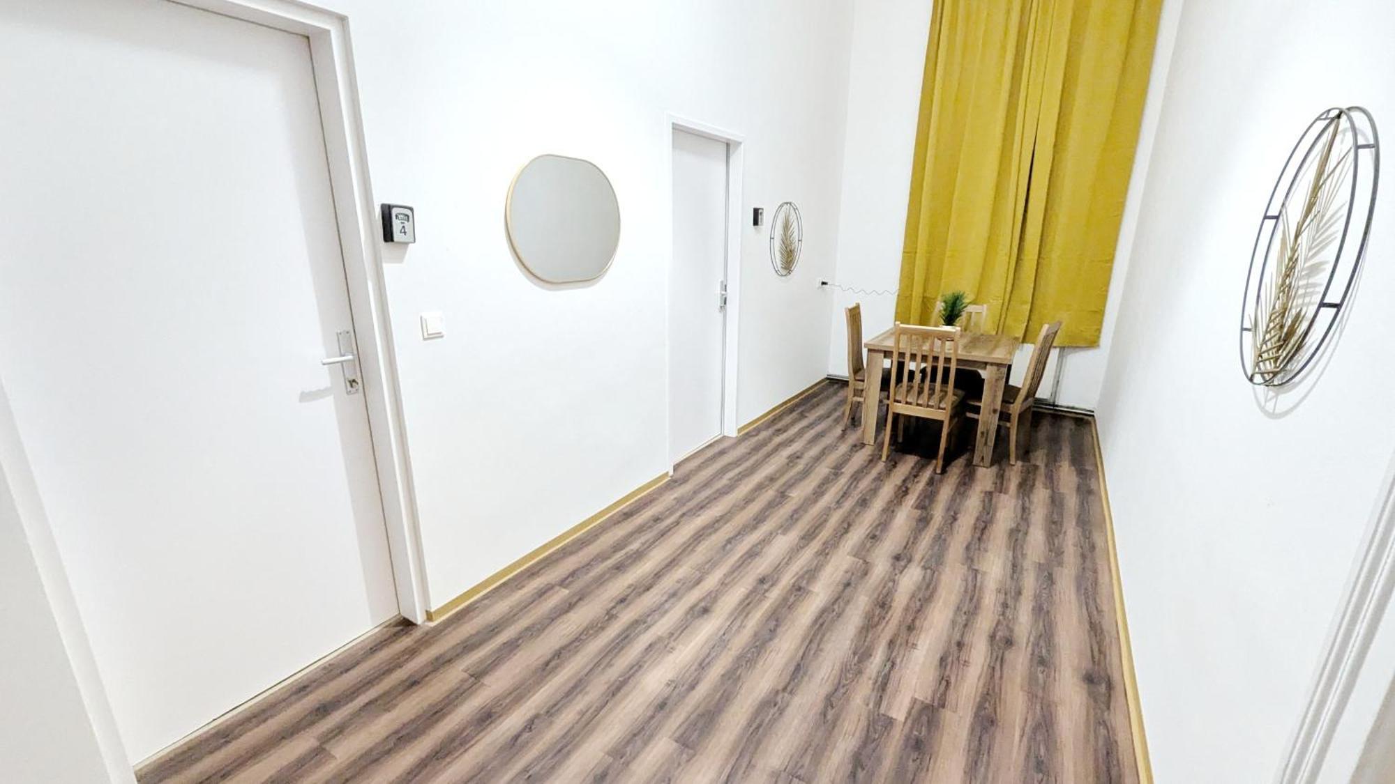 Privatunterkunft Spacious - 15 Min From Airport & Center, 5 Min From Main-bus Station Ez 1-9 *