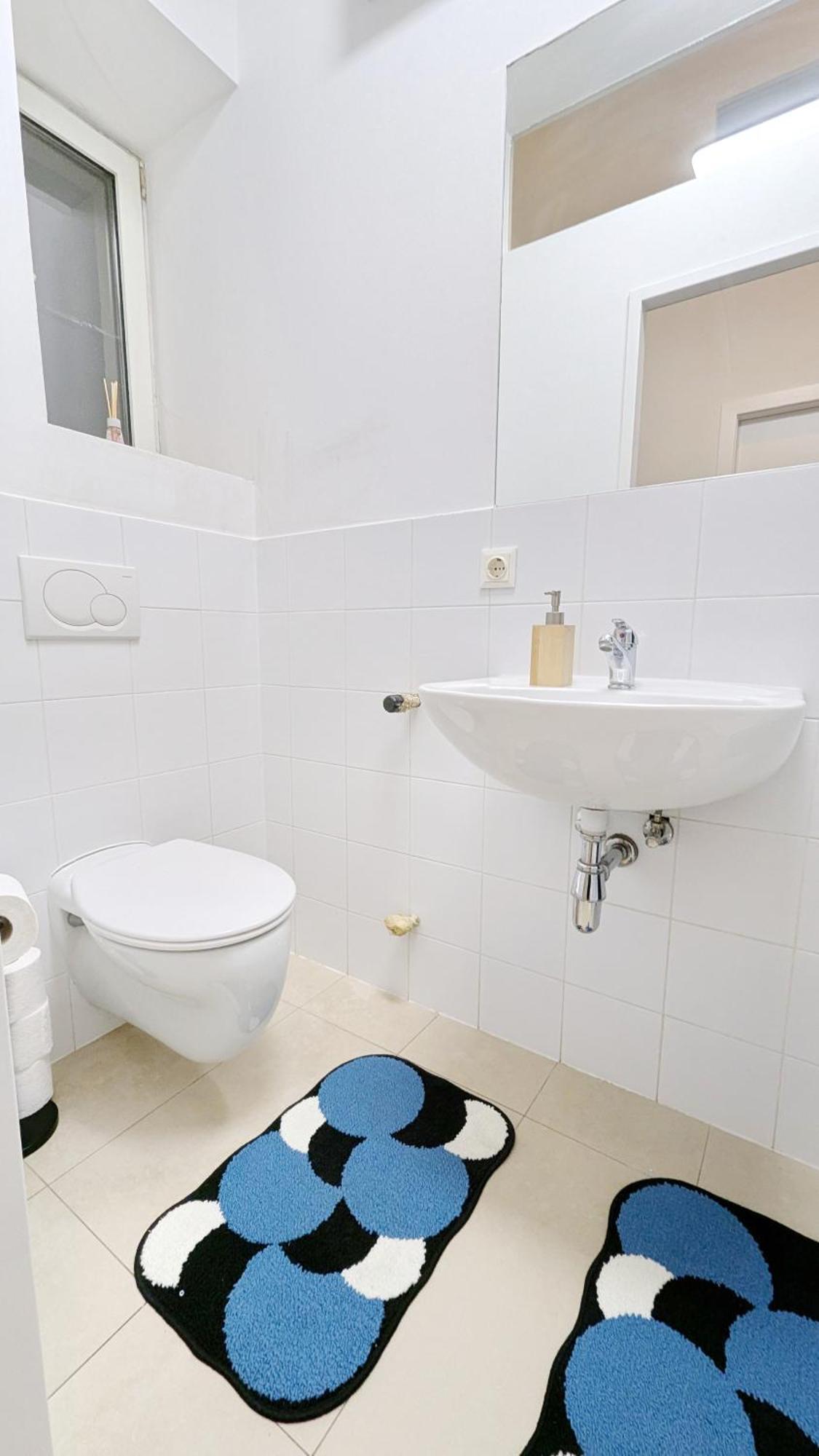 Privatunterkunft Spacious - 15 Min From Airport & Center, 5 Min From Main-bus Station Ez 1-9 *