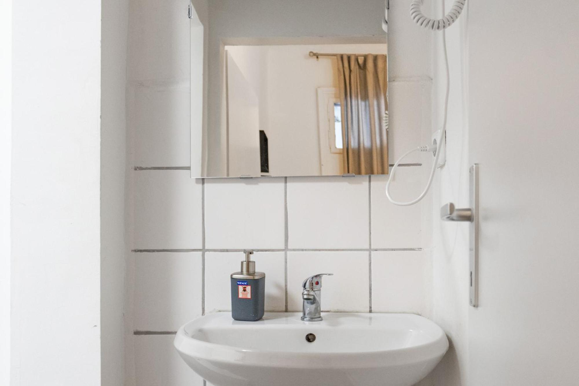 Lovely 2br With Ideal Location