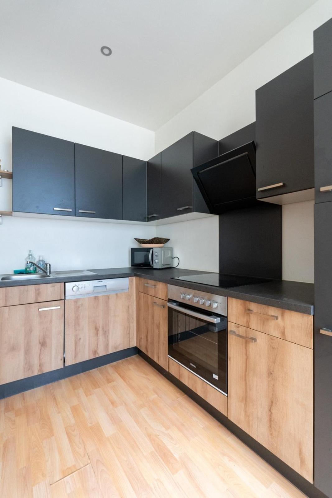 Spacious Stone Central Apartment Vienna